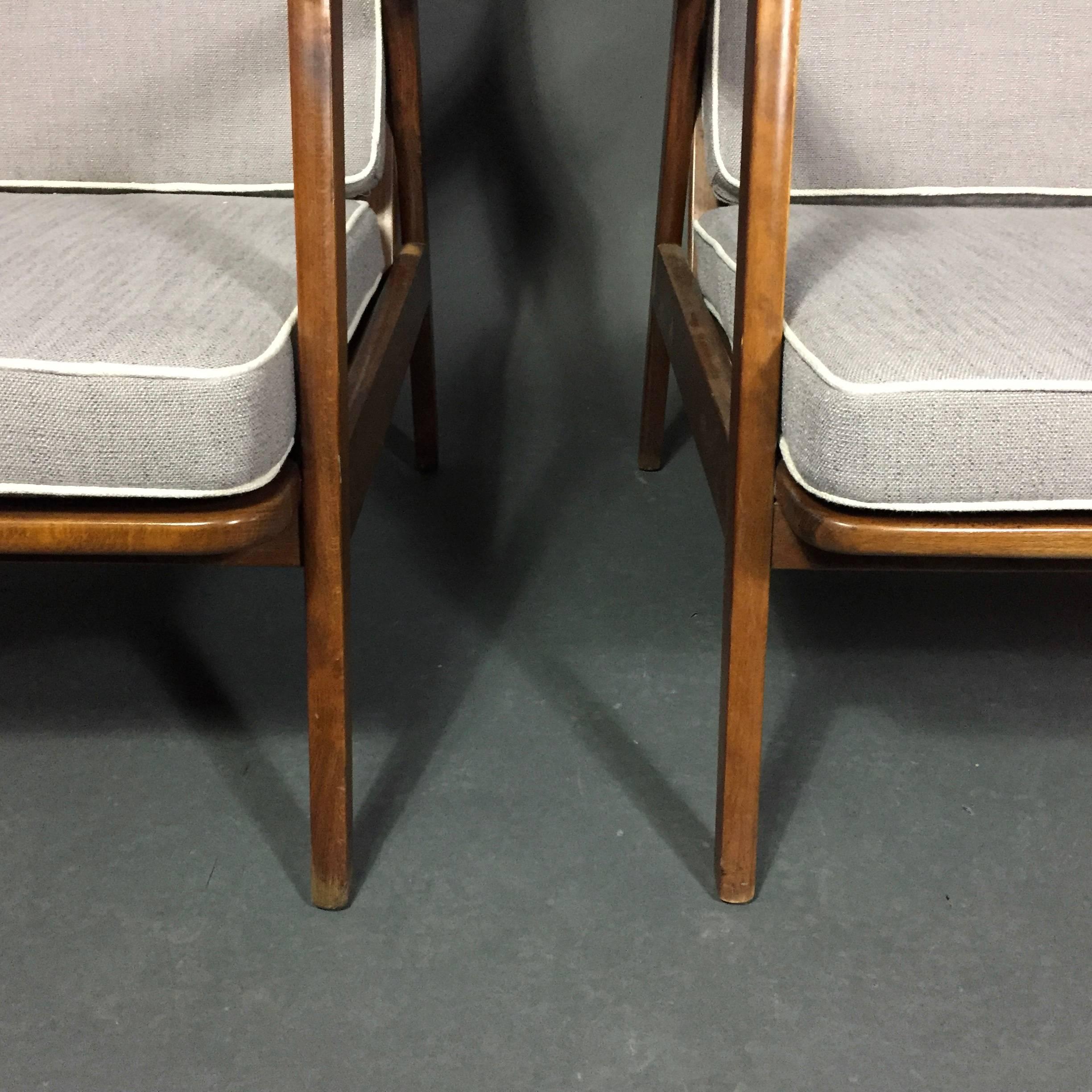 Mid-Century Modern Pair of American Modern Walnut Lounge Chairs, 1960s