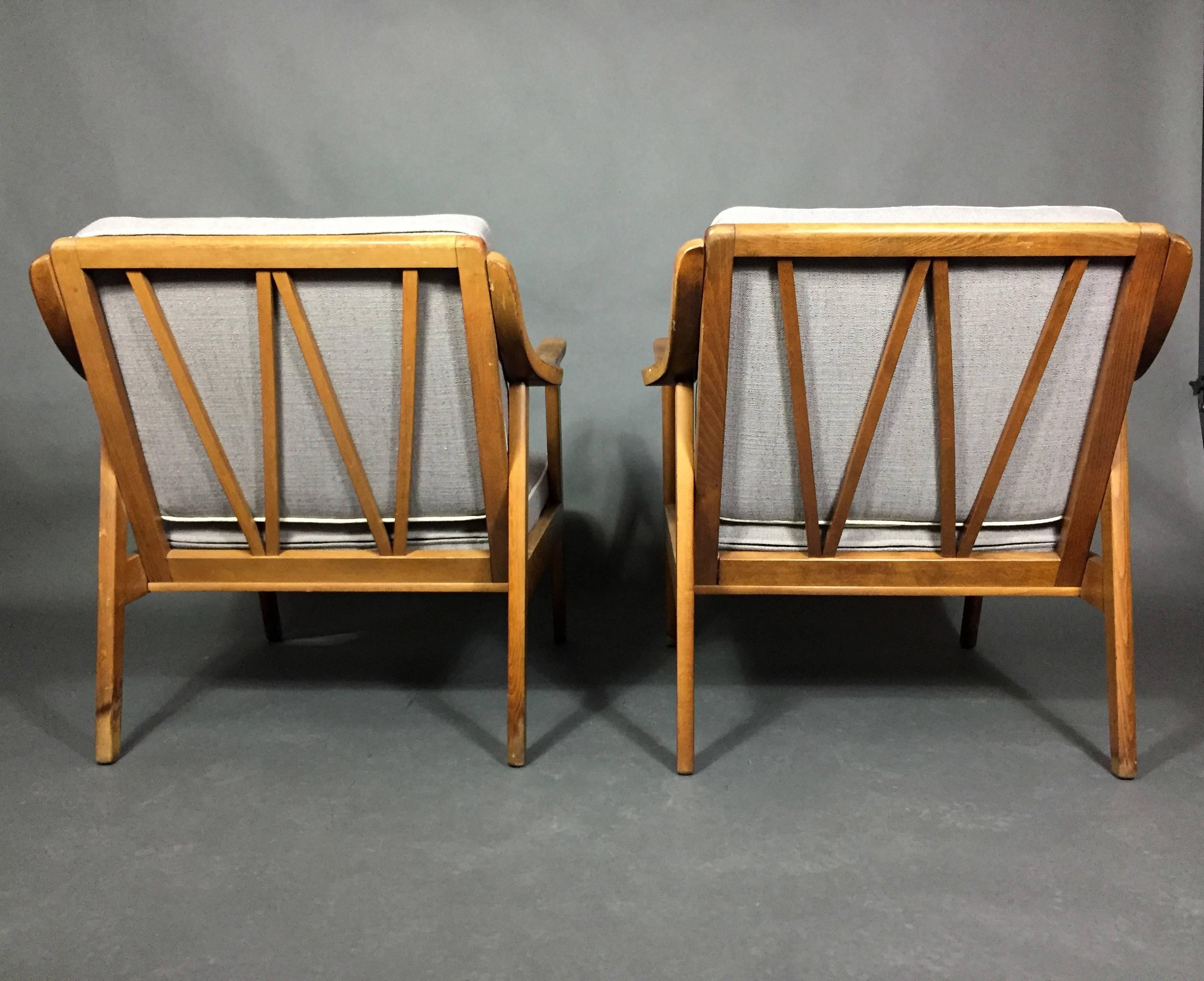 Mid-20th Century Pair of American Modern Walnut Lounge Chairs, 1960s
