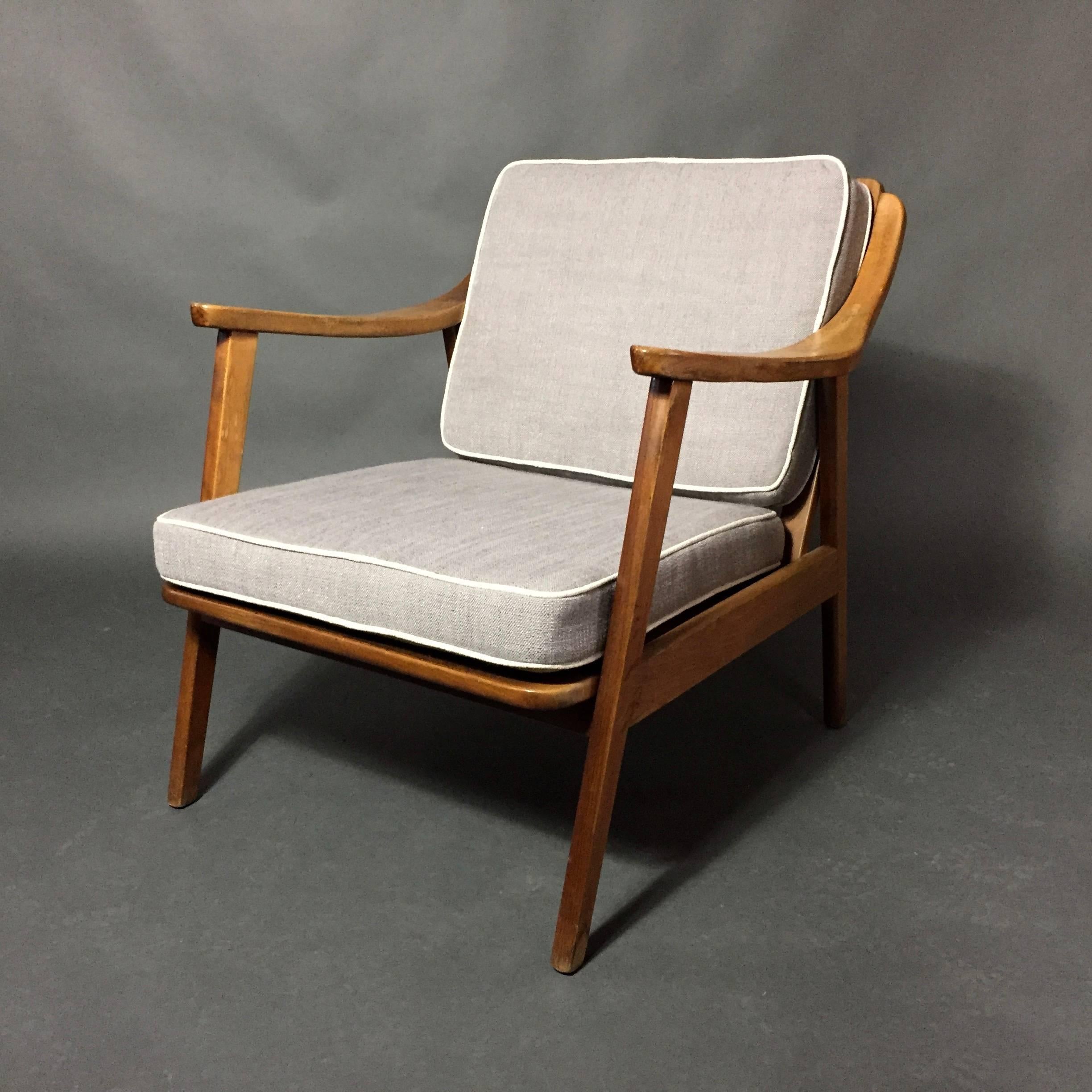Pair of American Modern Walnut Lounge Chairs, 1960s 1