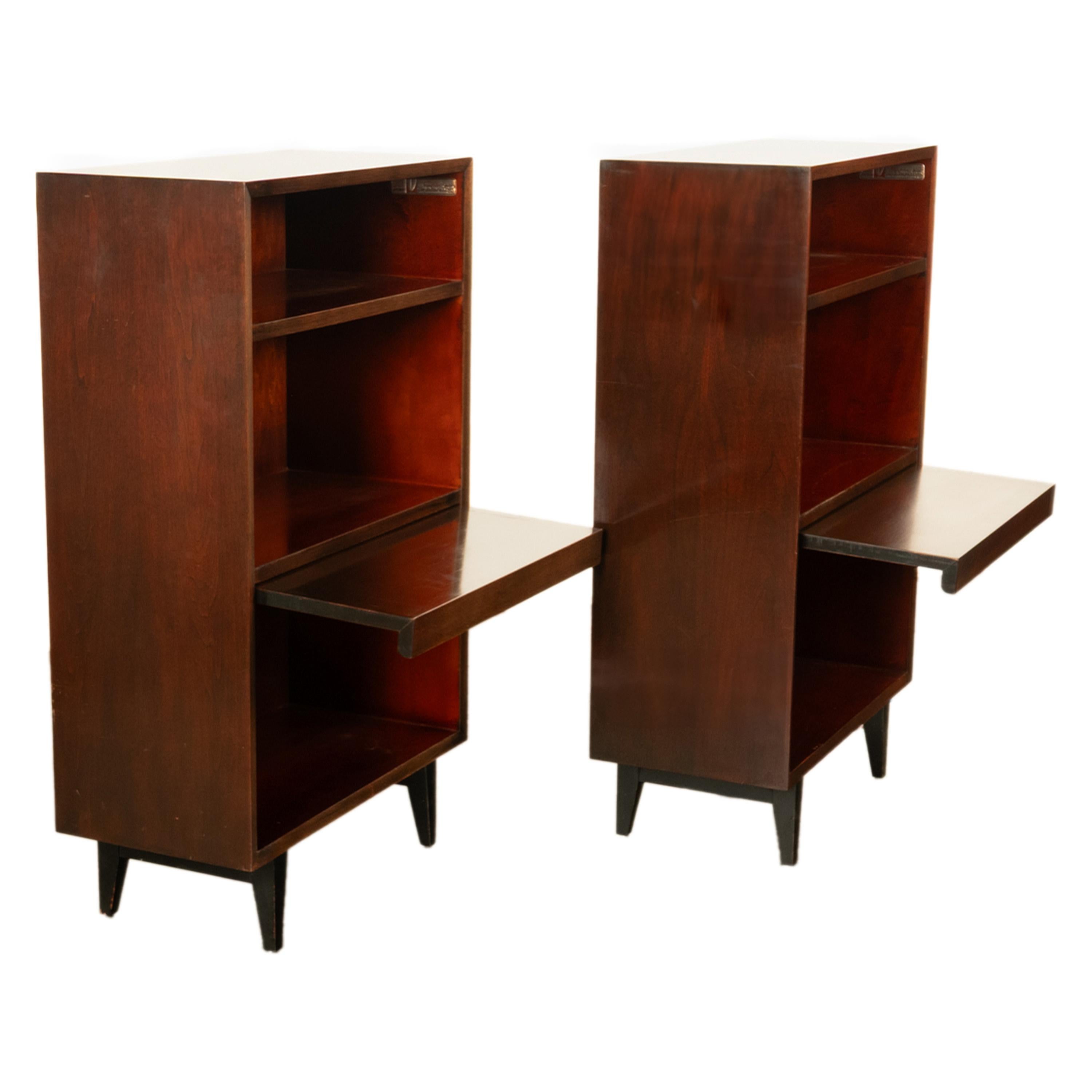 Amerikanische modernistische Nachttische aus Nussbaumholz, George Nelson für Herman Miller, 1955, Paar im Angebot 4