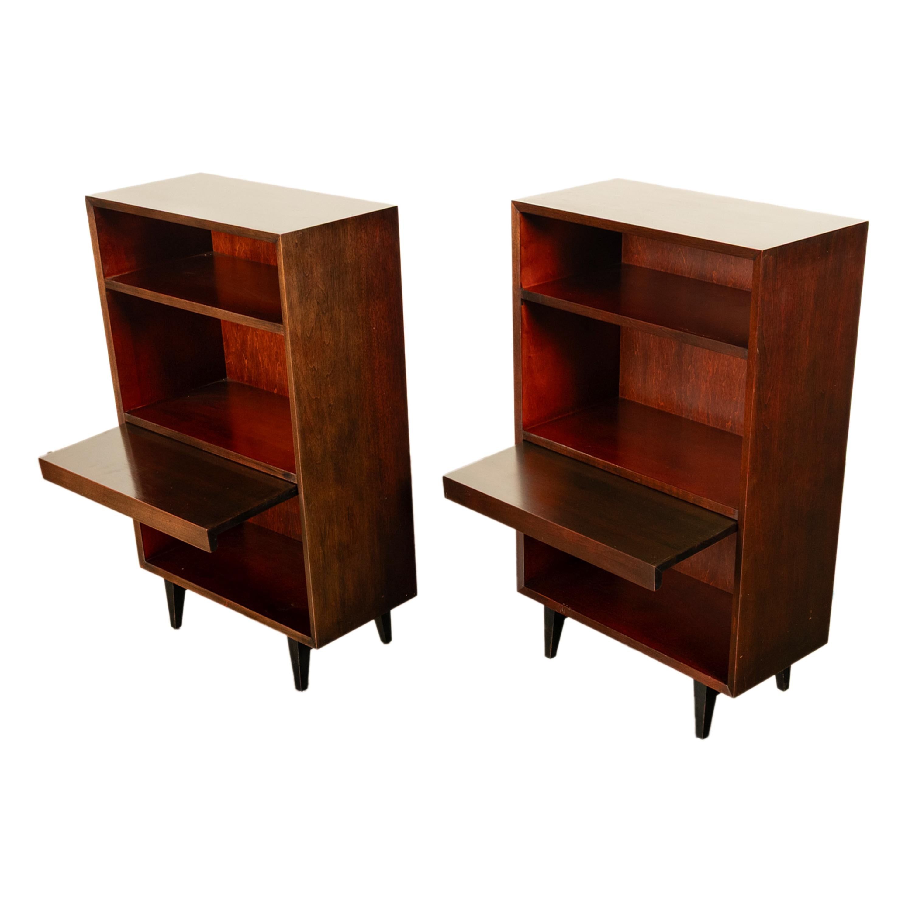 Amerikanische modernistische Nachttische aus Nussbaumholz, George Nelson für Herman Miller, 1955, Paar im Angebot 1
