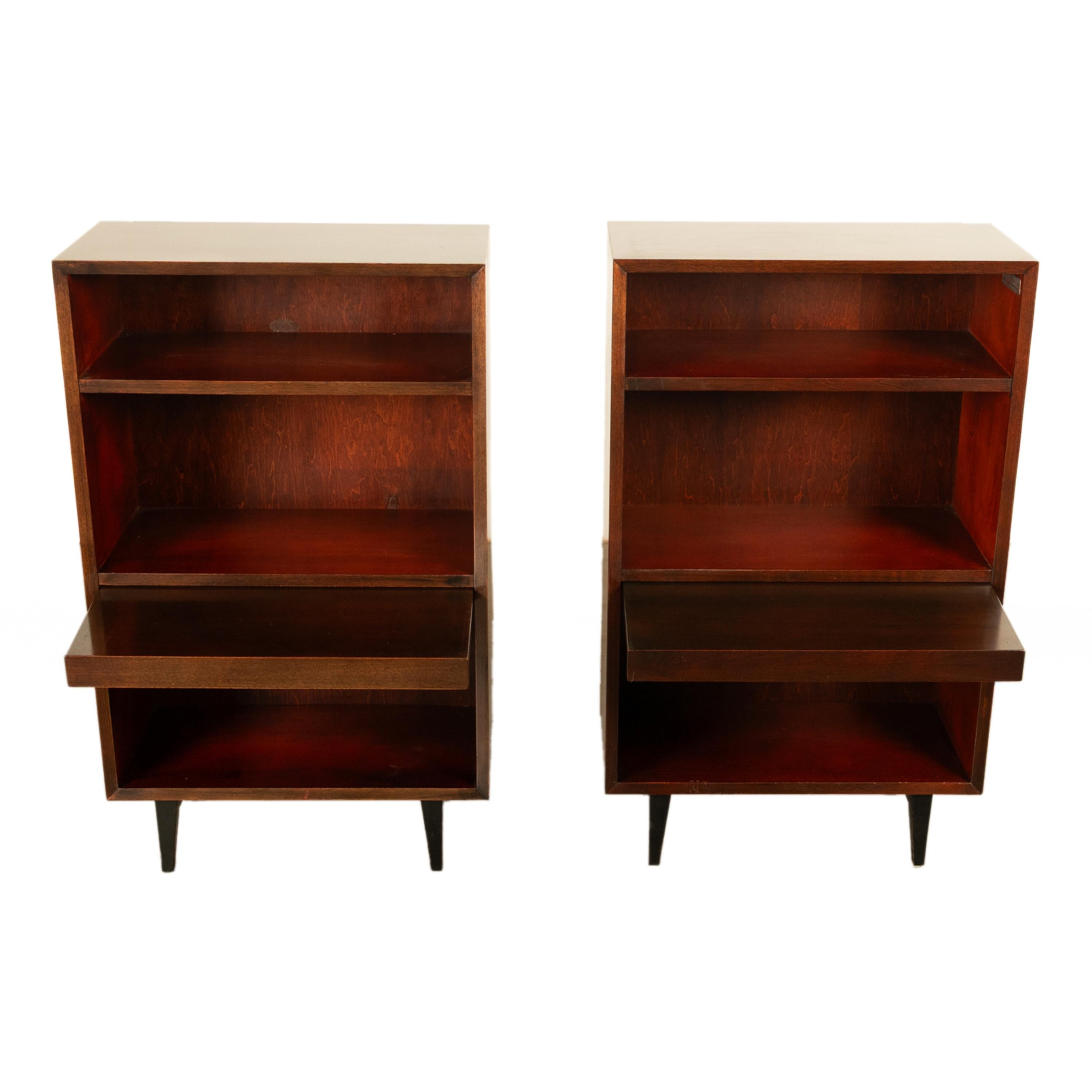 Amerikanische modernistische Nachttische aus Nussbaumholz, George Nelson für Herman Miller, 1955, Paar im Angebot 2
