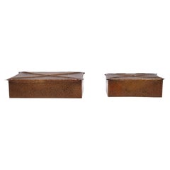Par de cajas de puros de cobre martillado de la escuela de Ámsterdam, década de 1920