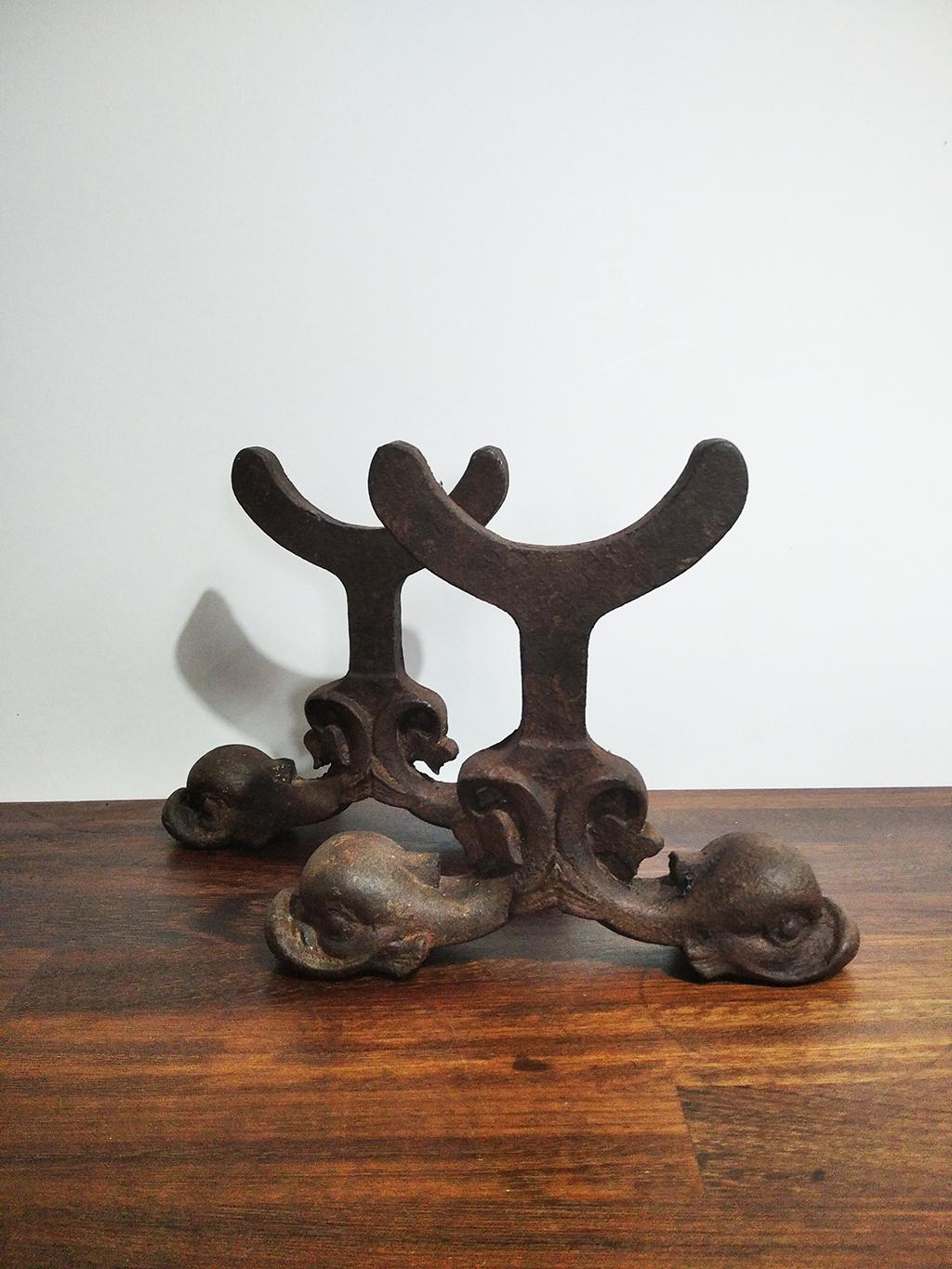 Androni in ghisa Art Déco per caminetto a forma di anatre Francia inizio XX secolo in vendita 8