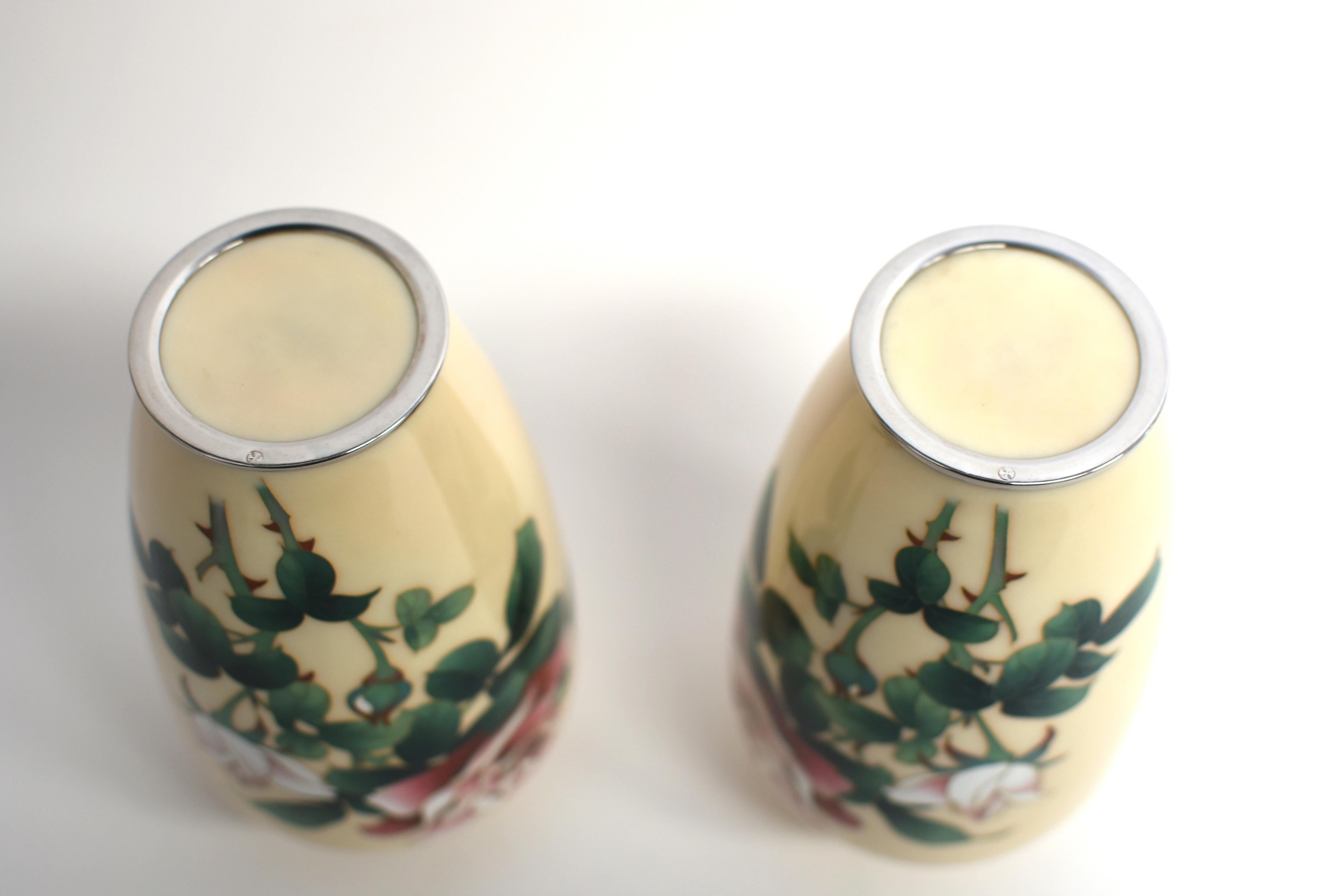 Cloissoné Pair Ando Jubei Signed Wireless Cloisonné Vases with Roses For Sale