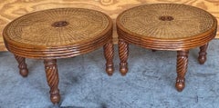 Coppia di tavoli bassi in legno duro intagliato e canne in stile anglo-indiano/tradizionale