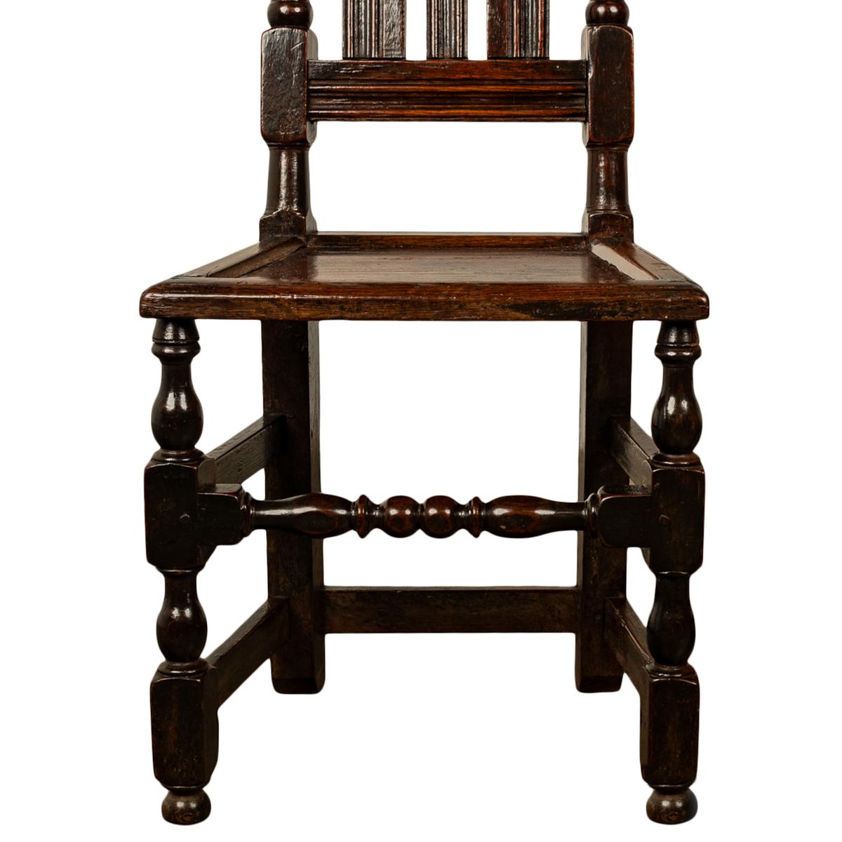 Paar antike William & Mary-Eiche-Beistellstühle mit verbundener Rückenlehne aus dem 17. Jahrhundert, 1690, Paar im Angebot 7