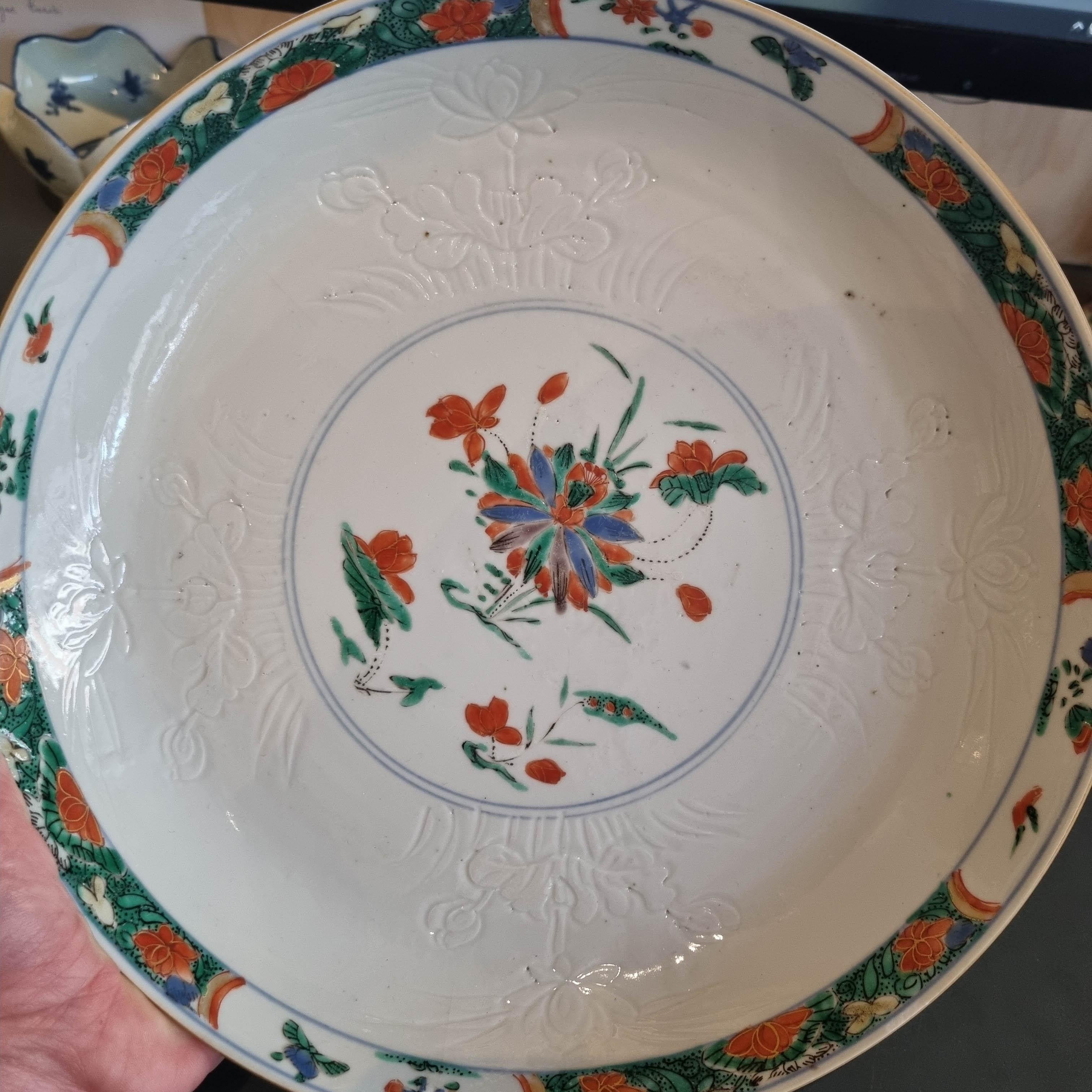 Pair Antique 18C Kangxi/Yongzheng Dish Qing Chinese Porcelain Famille Verte For Sale 7