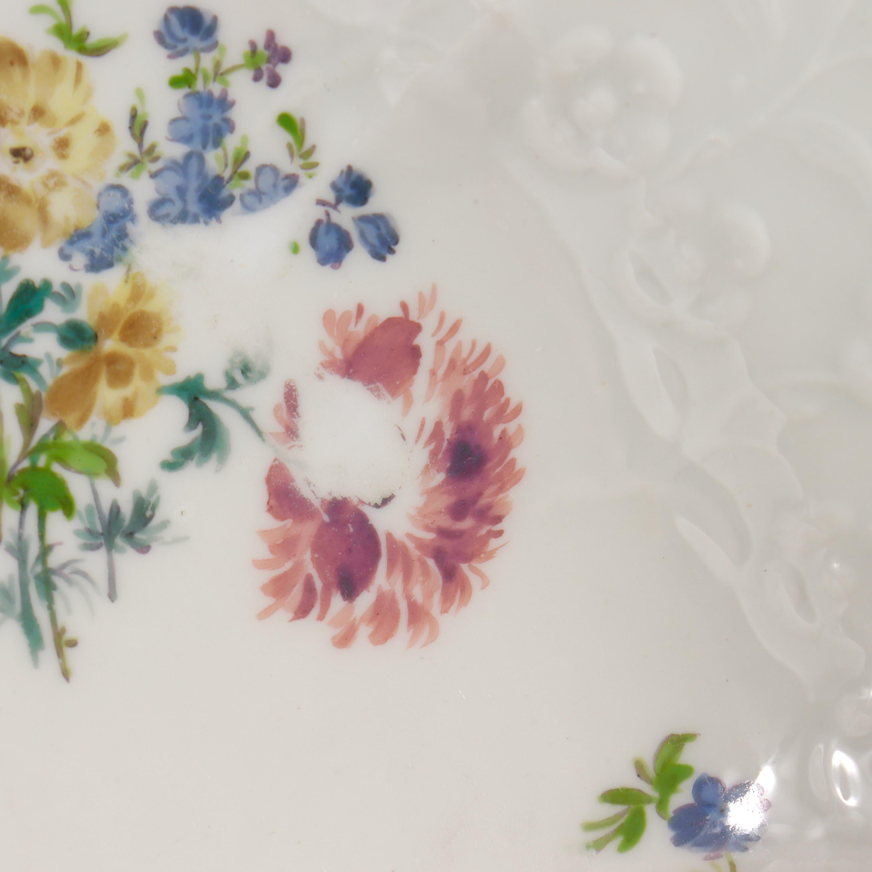 Pair Antique 18c Meissen Vergissmeinnicht Pattern Porcelain Plates with Flowers For Sale 6
