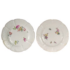 Paire d'assiettes anciennes en porcelaine à motif Vergissmeinnicht de Meissen du 18e siècle avec fleurs