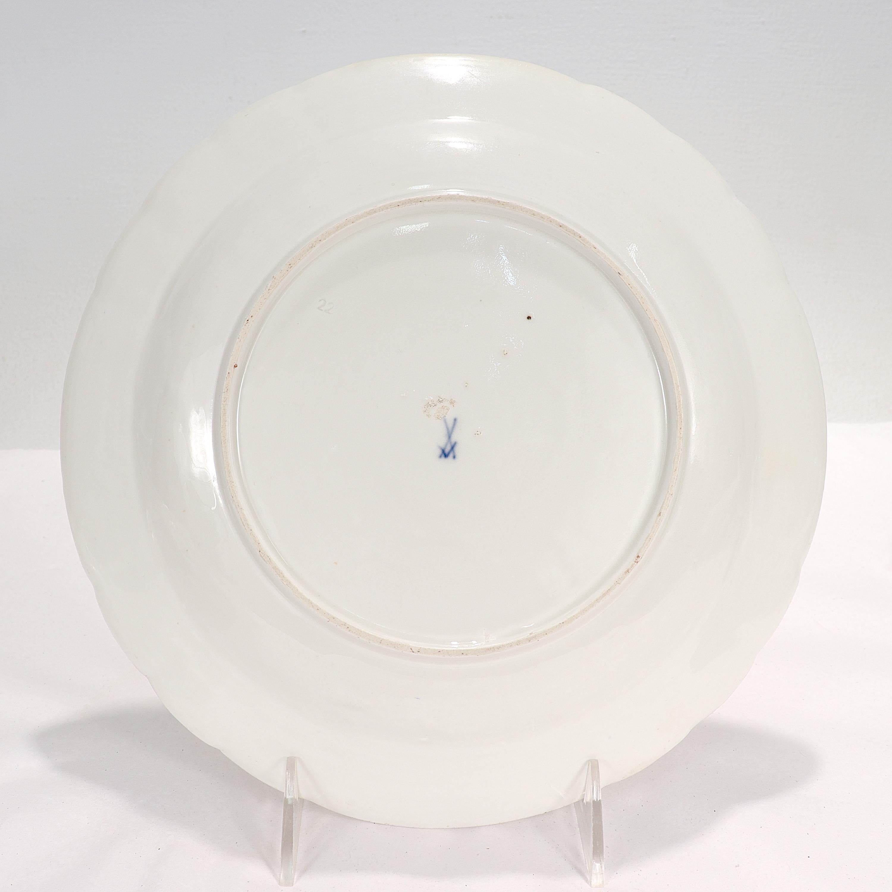 Paar Antike Meissen Porcelain Dulong-Variante 18. Jh. Geformte Teller mit Blumen im Angebot 2