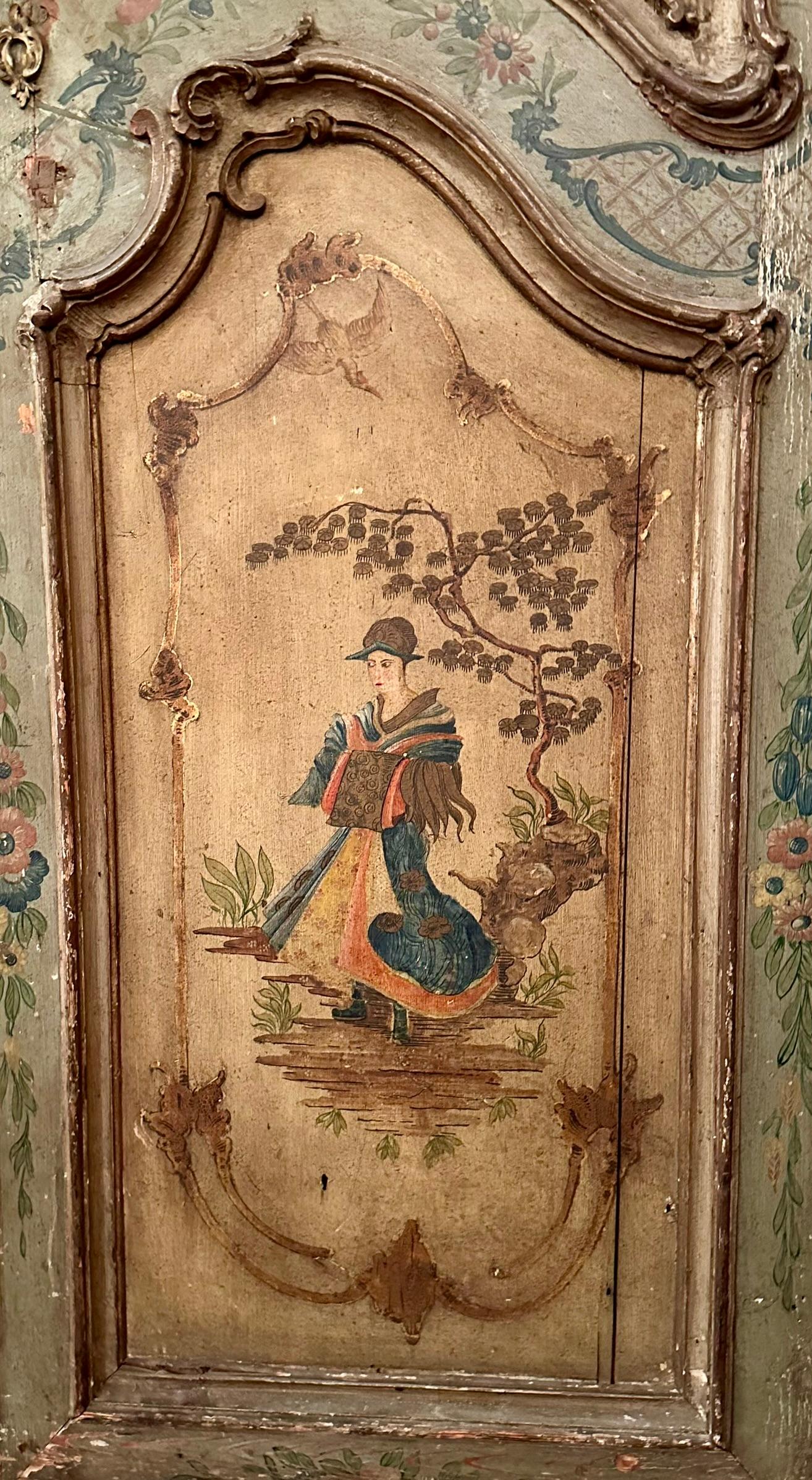 Par de Puertas Antiguas de Madera Pintada Veneciana del Siglo XVIII. en Bueno estado para la venta en New Orleans, LA
