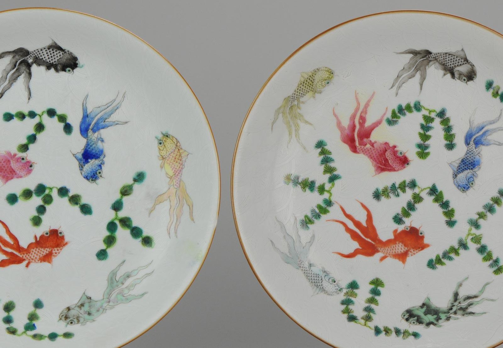Pair of Antique Chinese Porcelain Plates Goldfishes Qianlong Marked In Excellent Condition In Amsterdam, Noord Holland