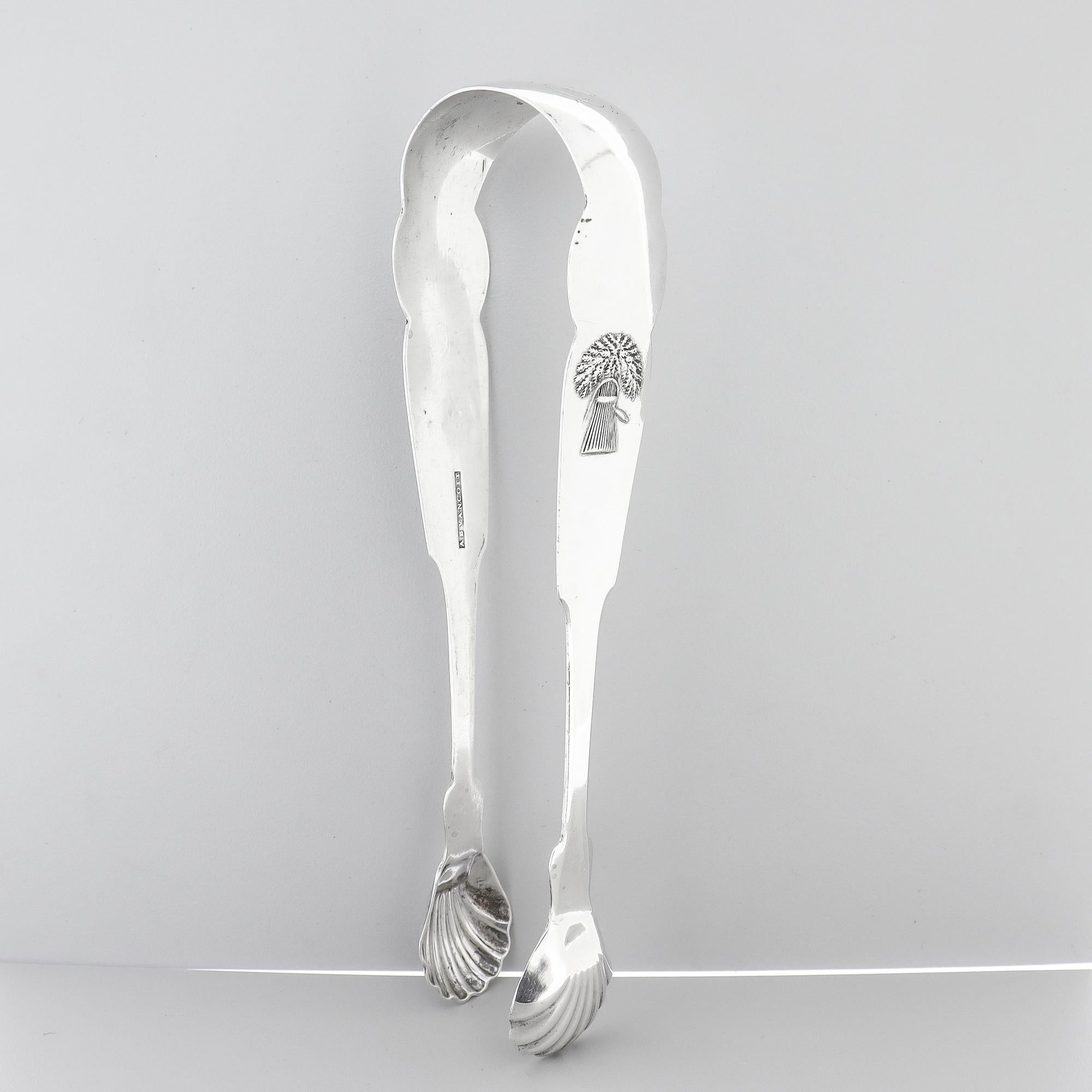 Americano Coppia di antiche pinze da zucchero in argento con moneta americana del 19c A B Vancott NYC Sheaf of Wheat in vendita