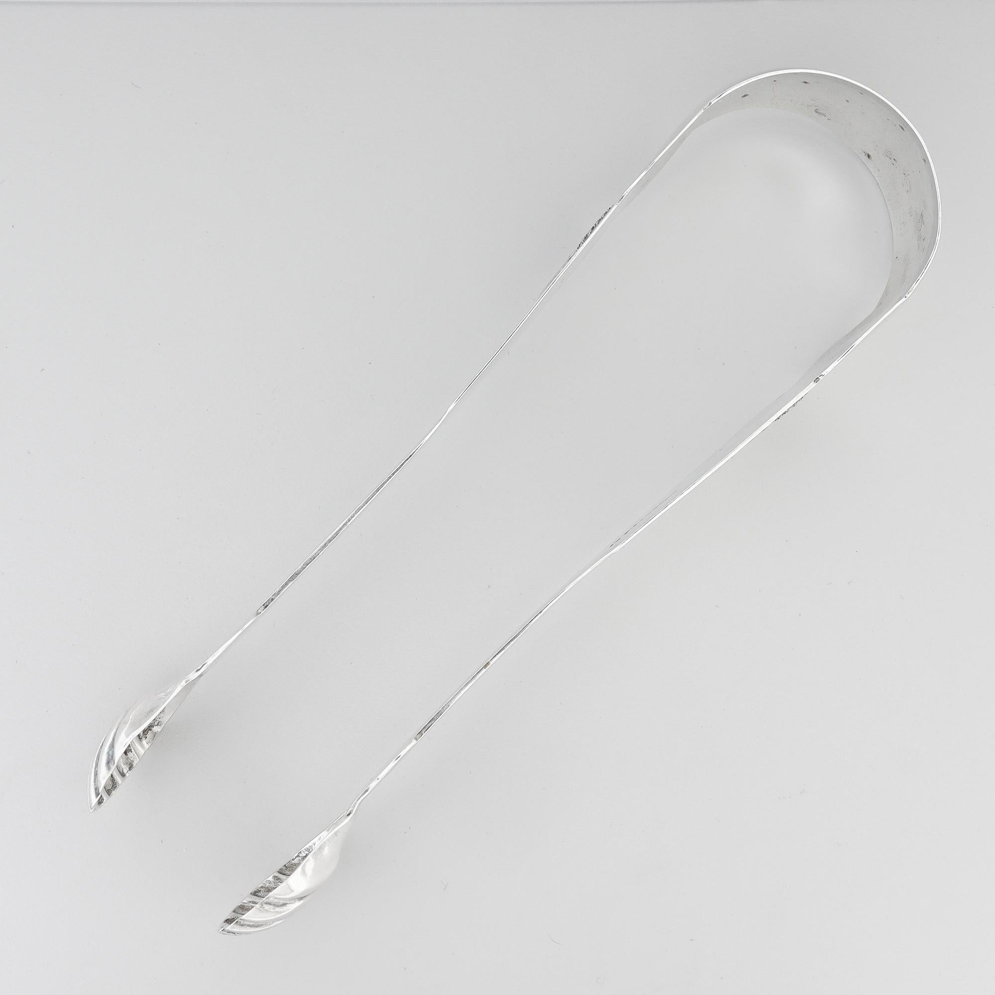 Argento Coppia di antiche pinze da zucchero in argento con moneta americana del 19c A B Vancott NYC Sheaf of Wheat in vendita