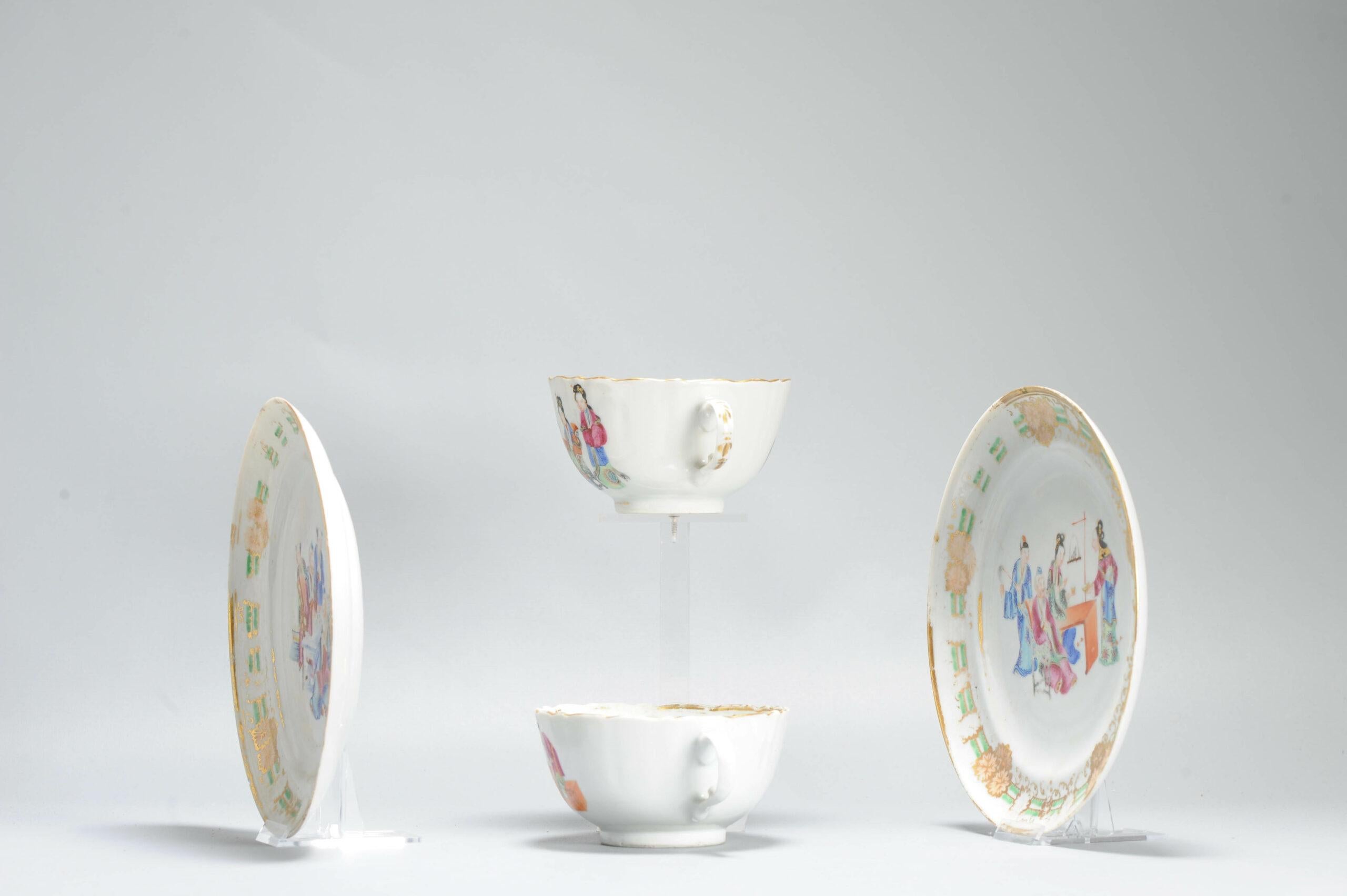 COPPIA Antica tazza e piatto in porcellana cinese del XIX secolo con figure Qing Daoguang In condizioni buone in vendita a Amsterdam, Noord Holland