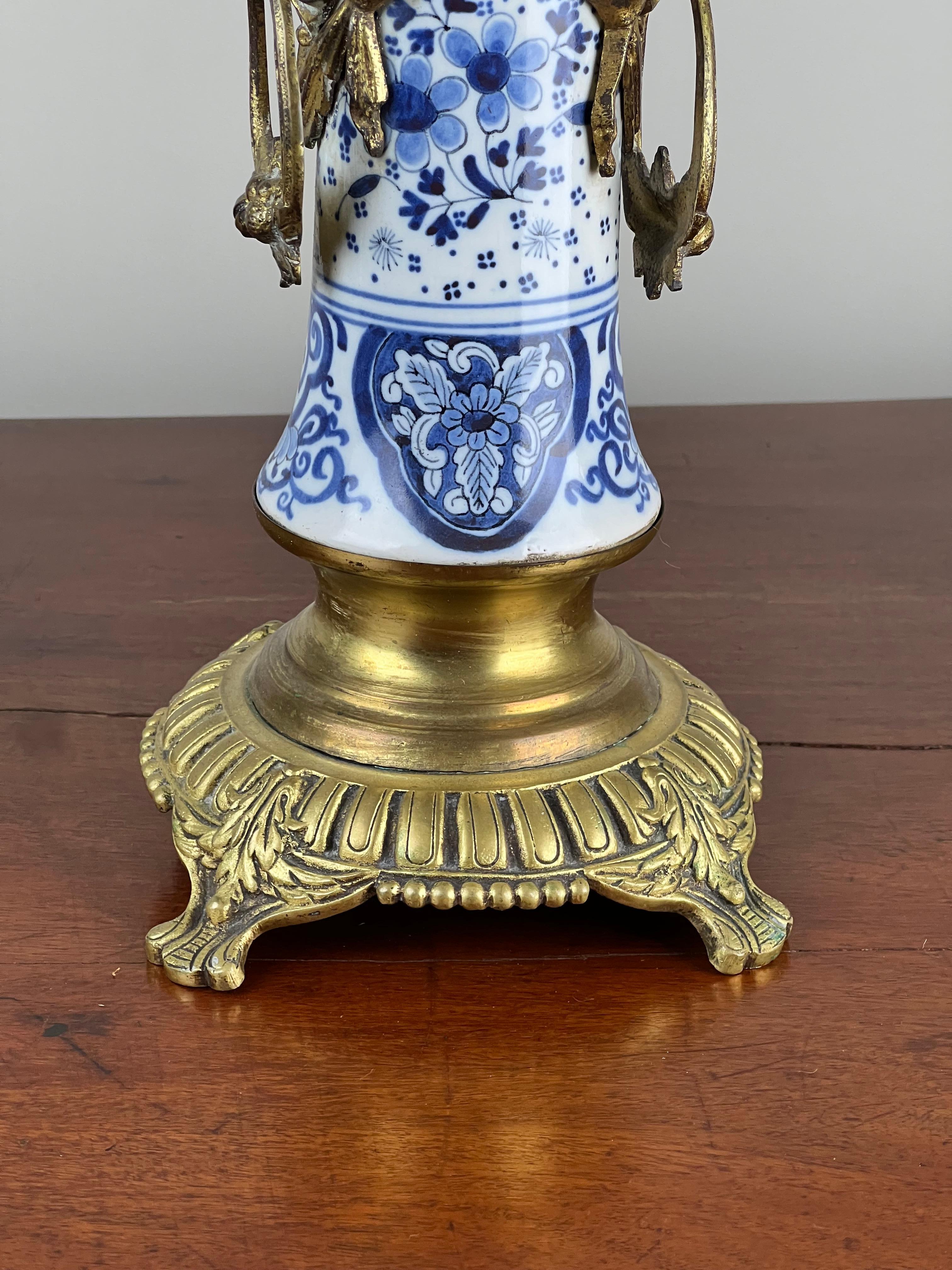 Coppia di antichi candelabri a cinque luci del XIX secolo Boch Dutch Delft, blu e bianchi in vendita 5