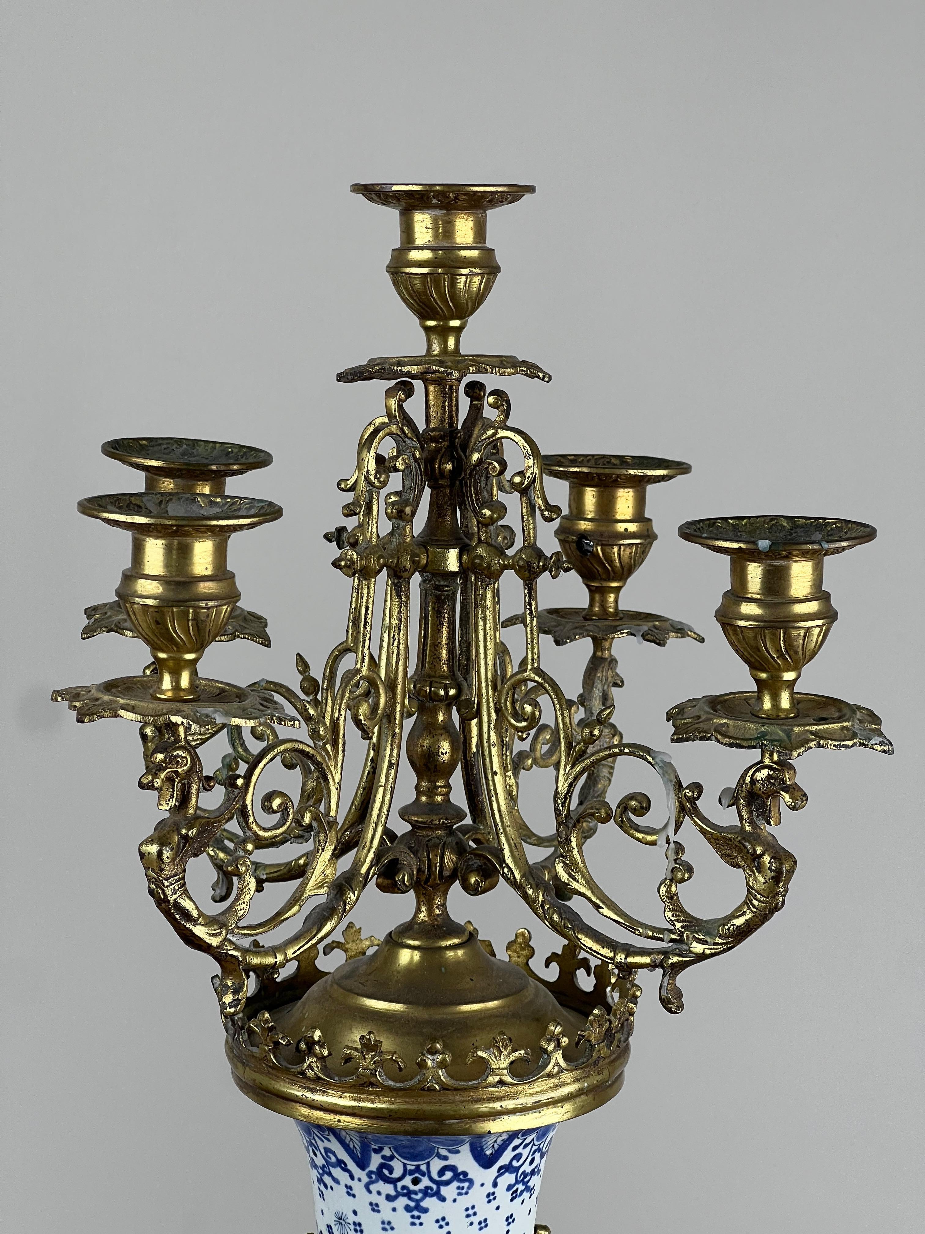 Coppia di antichi candelabri a cinque luci del XIX secolo Boch Dutch Delft, blu e bianchi in vendita 7