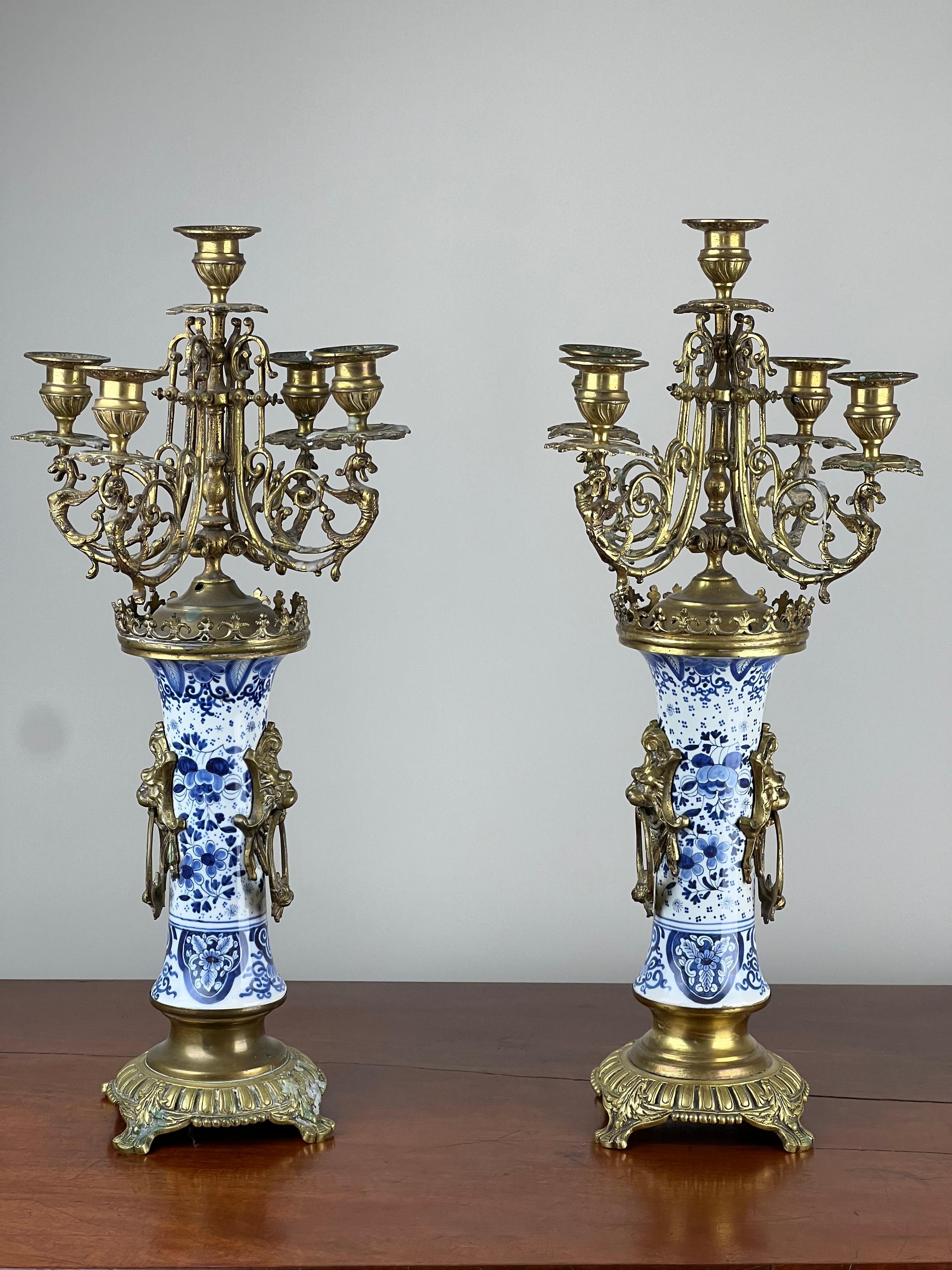 Coppia di antichi candelabri a cinque luci del XIX secolo Boch Dutch Delft, blu e bianchi in vendita 10