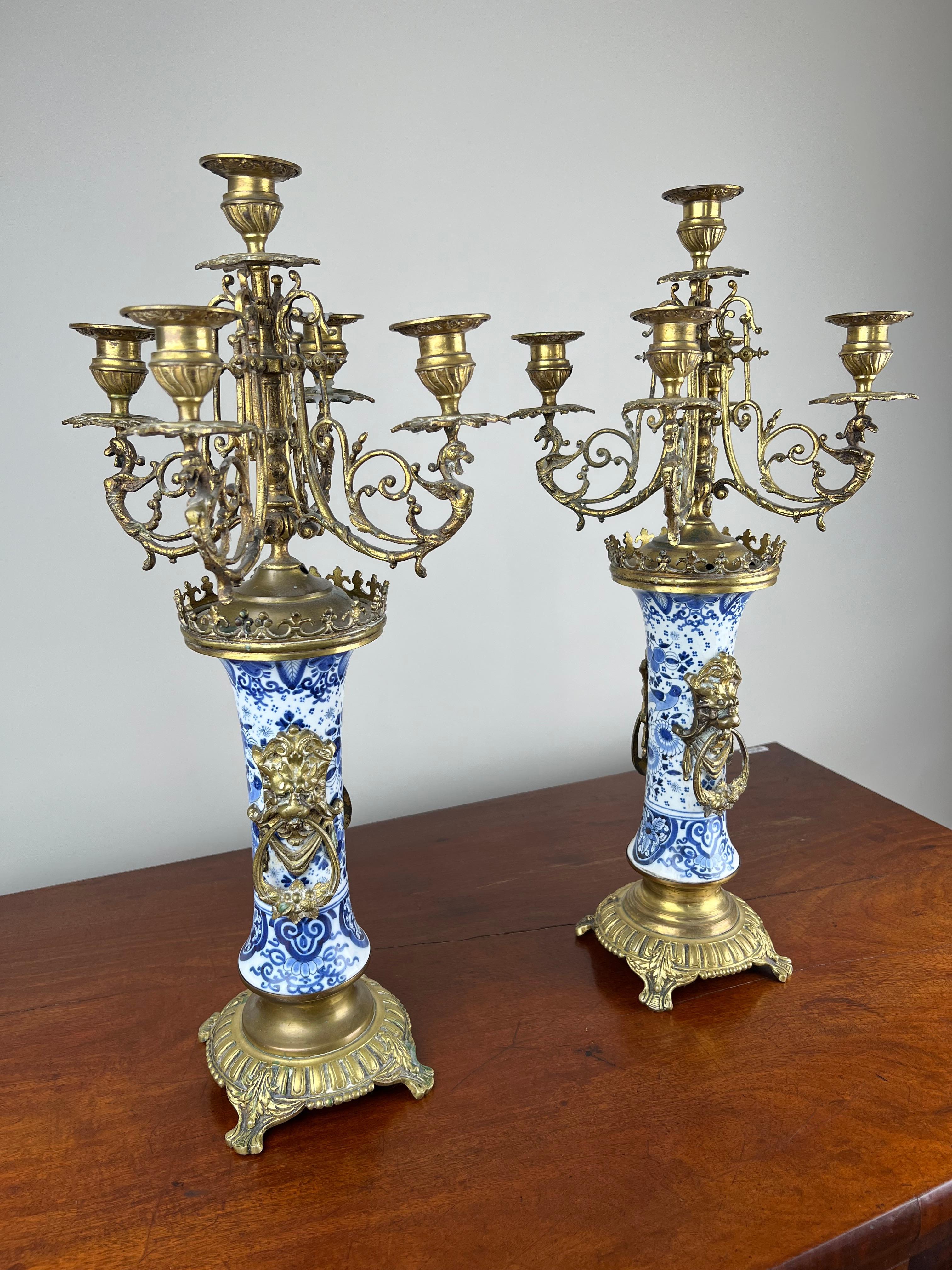 Coppia di antichi candelabri a cinque luci del XIX secolo Boch Dutch Delft, blu e bianchi in vendita 12