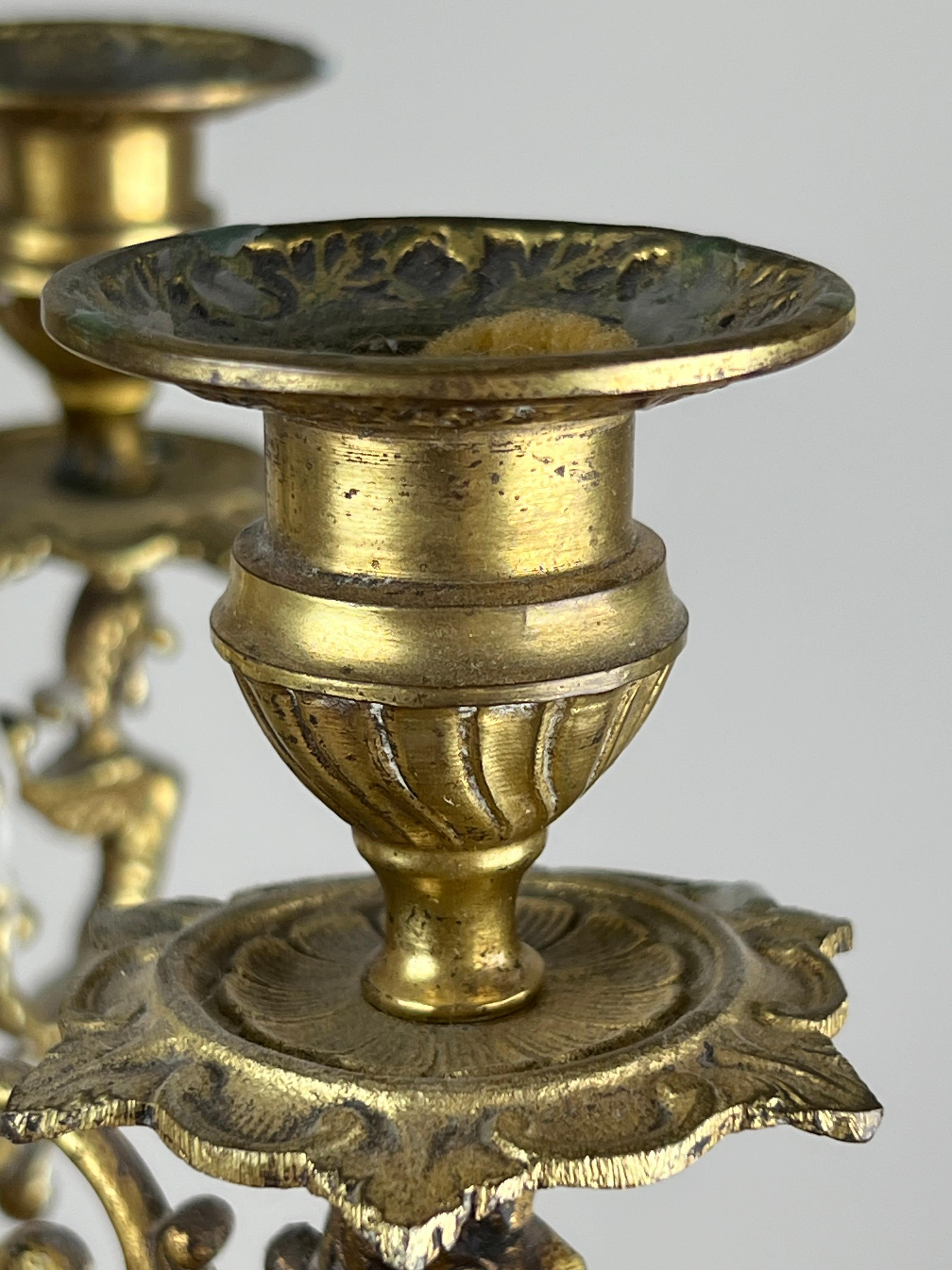 Olandese Coppia di antichi candelabri a cinque luci del XIX secolo Boch Dutch Delft, blu e bianchi in vendita