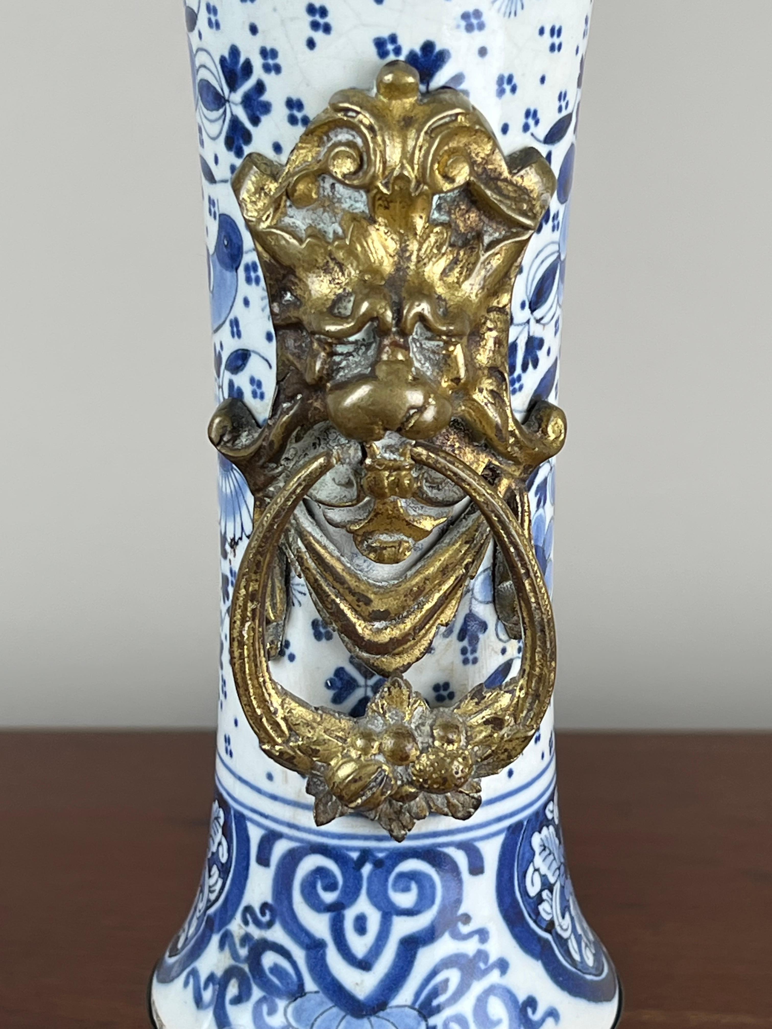 Coppia di antichi candelabri a cinque luci del XIX secolo Boch Dutch Delft, blu e bianchi in vendita 3