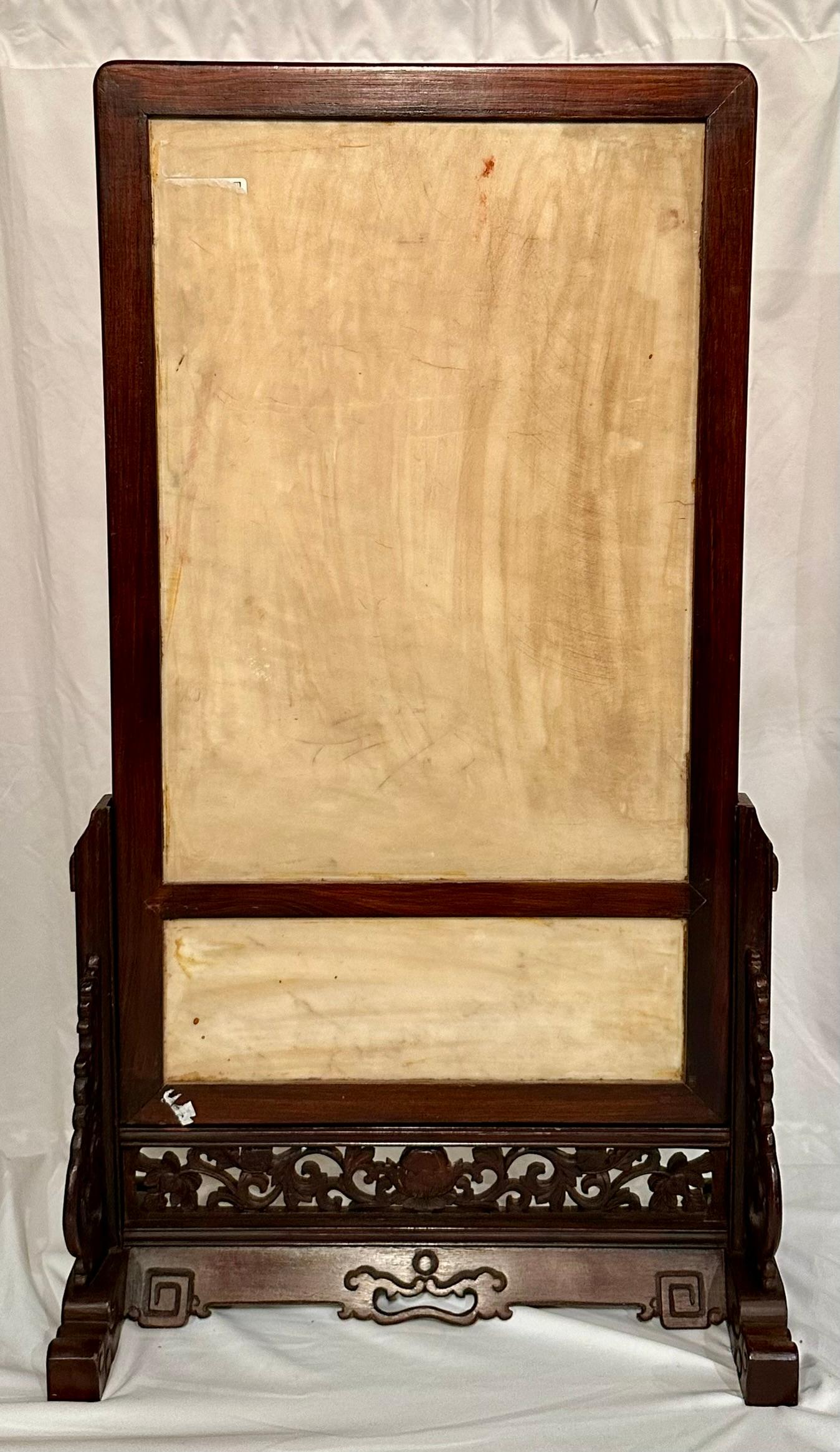Pareja de antiguas placas chinas del siglo XIX de madera de teca y porcelana para biombos de mesa. en venta 3