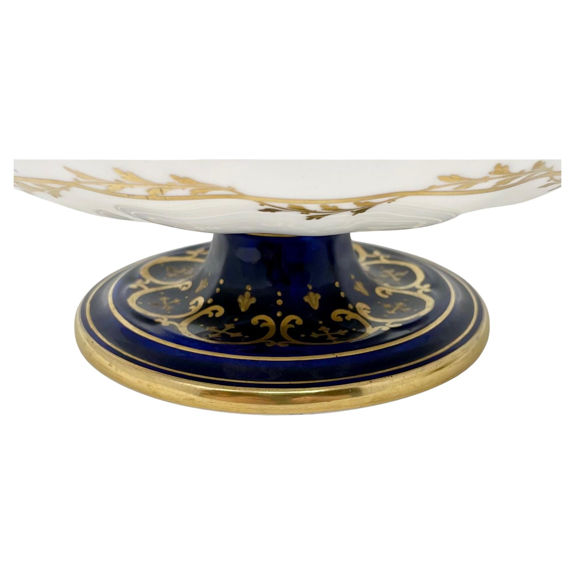 Paire de bols anglais anciens en porcelaine bleu cobalt du 19ème siècle avec détails dorés. Bon état - En vente à New Orleans, LA