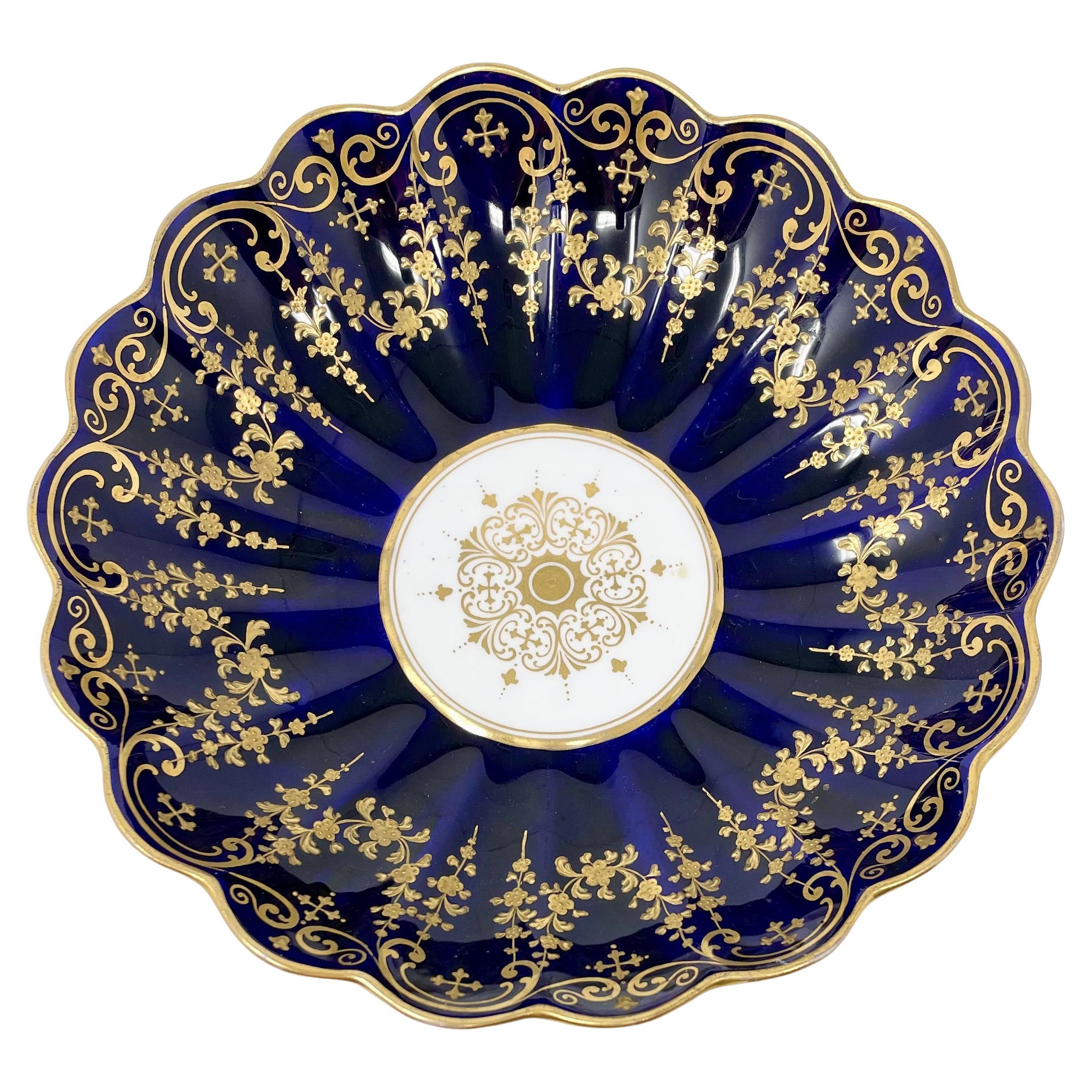Porcelaine Paire de bols anglais anciens en porcelaine bleu cobalt du 19ème siècle avec détails dorés. en vente