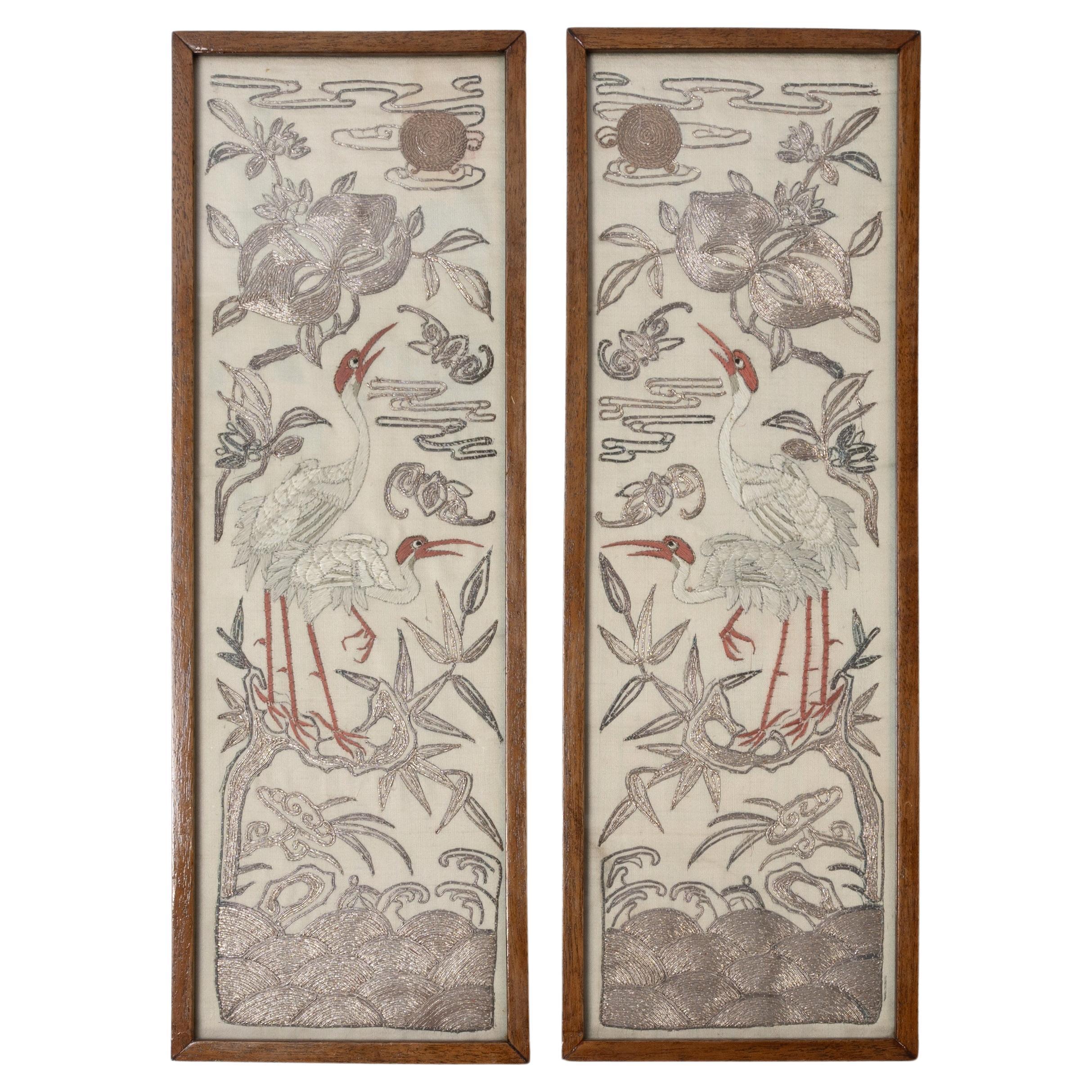 Paire d'anciens panneaux de broderie en soie chinoise encadrés du 19e siècle, dynastie Qing