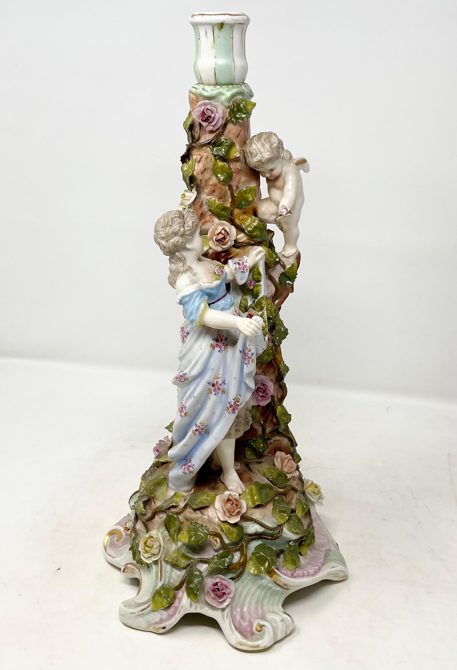 Coppia di antichi candelabri in porcellana tedesca Dresden del XIX secolo, CIRCA 1890. in vendita 6