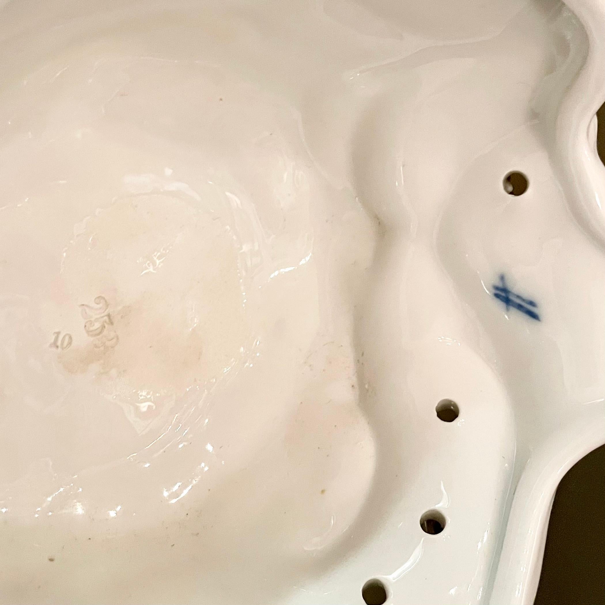 Coppia di antichi candelabri in porcellana tedesca Dresden del XIX secolo, CIRCA 1890. in vendita 7