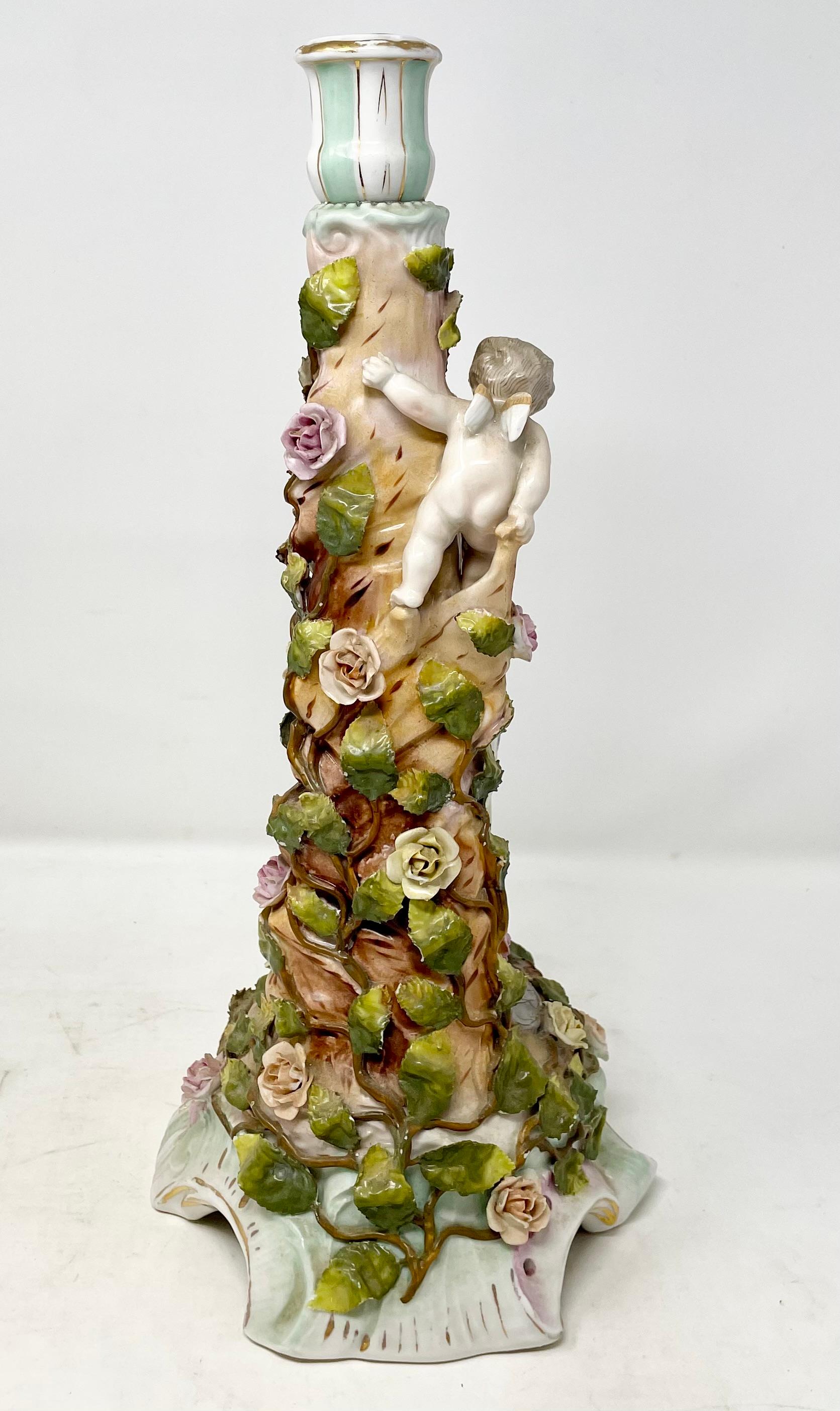 Coppia di antichi candelabri in porcellana tedesca Dresden del XIX secolo, CIRCA 1890. in vendita 2