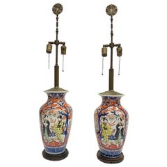Pareja de jarrones antiguos de porcelana Imari del siglo XIX montados como lámparas de mesa