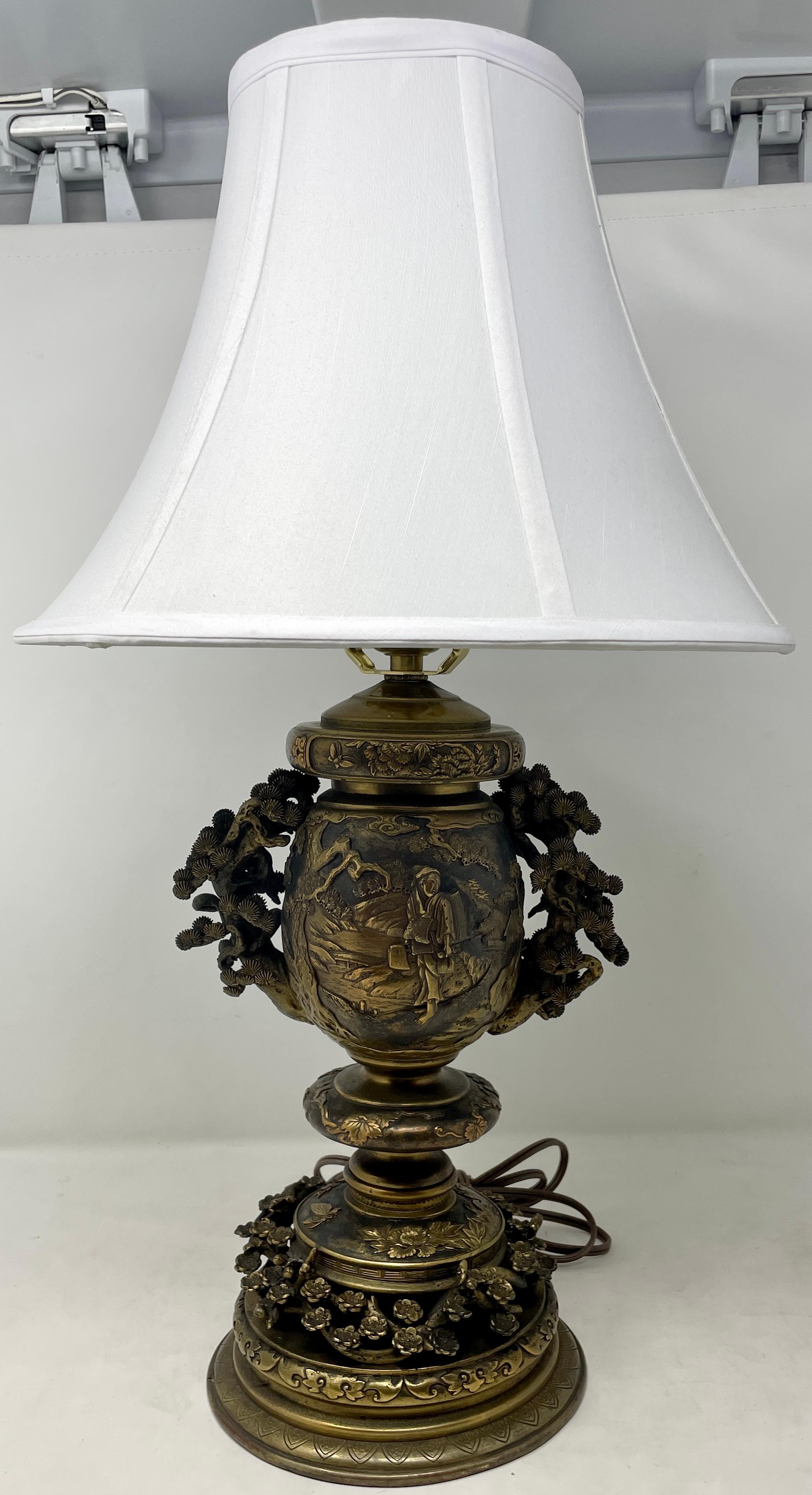 Pair Antique 19th Century Japanese Gold Bronze Urn Lamps, Circa 1890. In Good Condition For Sale In New Orleans, LA