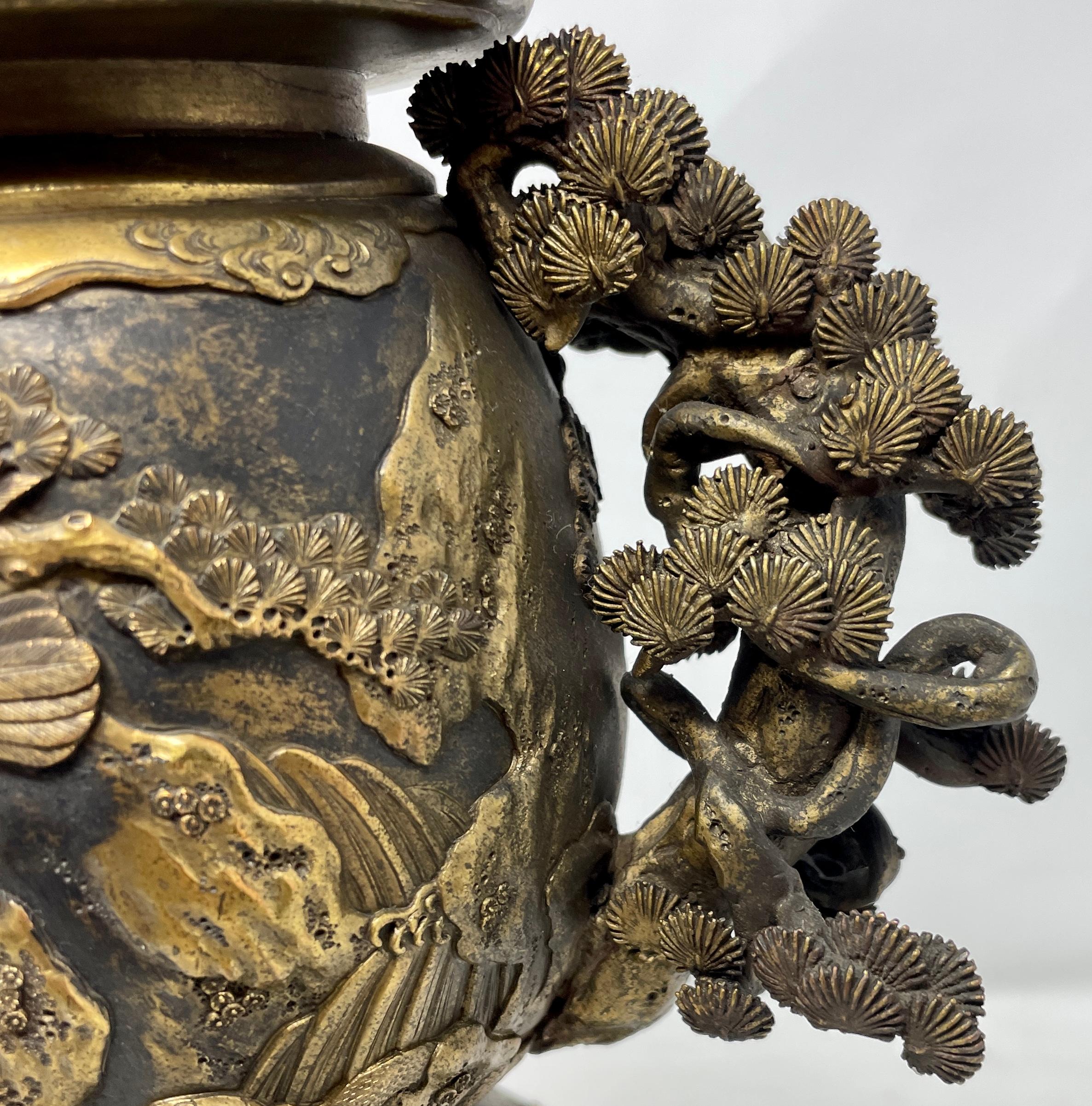 Paire de lampes-urnes japonaises anciennes du 19ème siècle en bronze doré, vers 1890. en vente 2