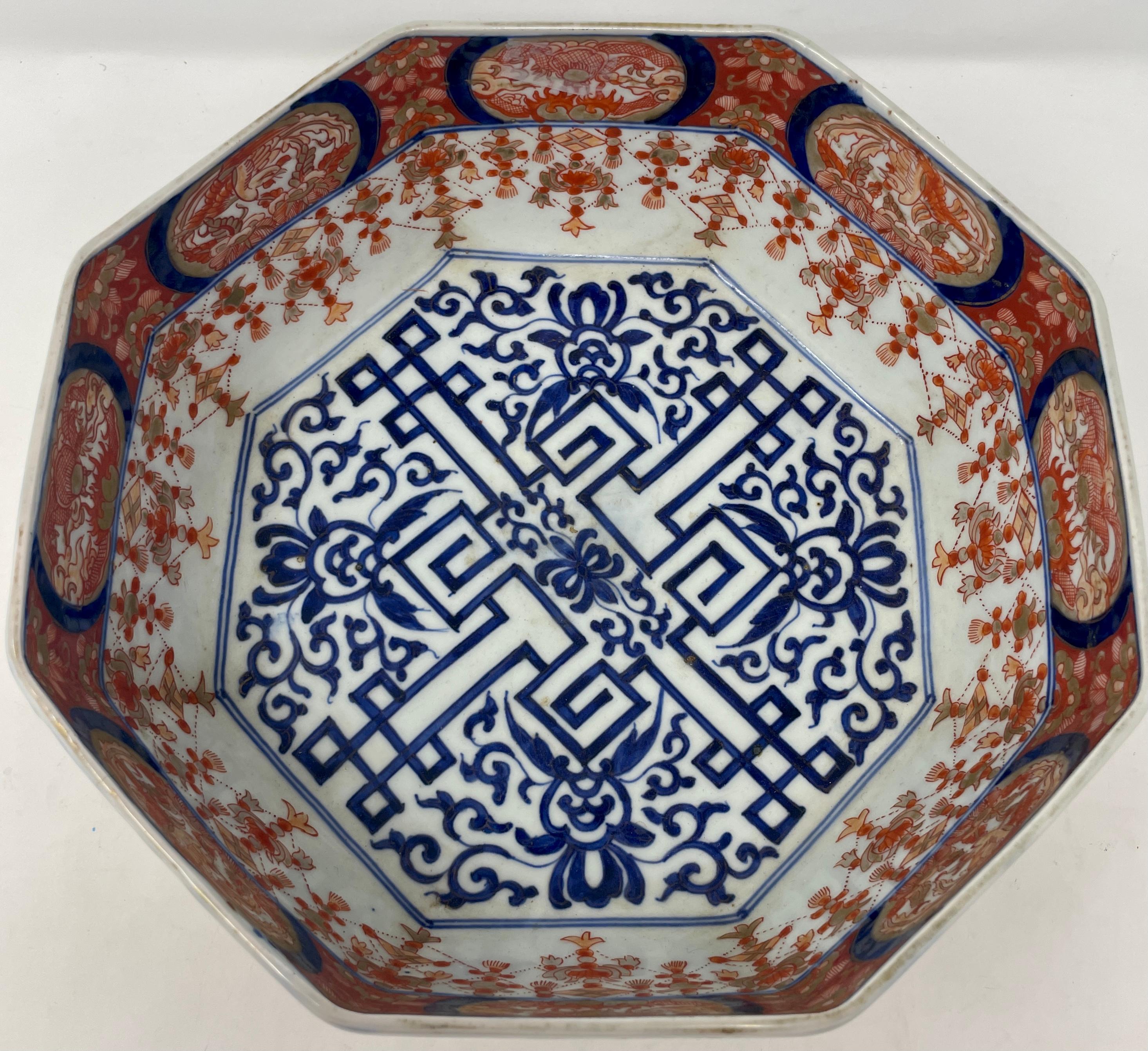 Pair Antique 19th Century Japanese Imari Porcelain Octagonal Bowls, Circa 1890 In Good Condition For Sale In New Orleans, LA