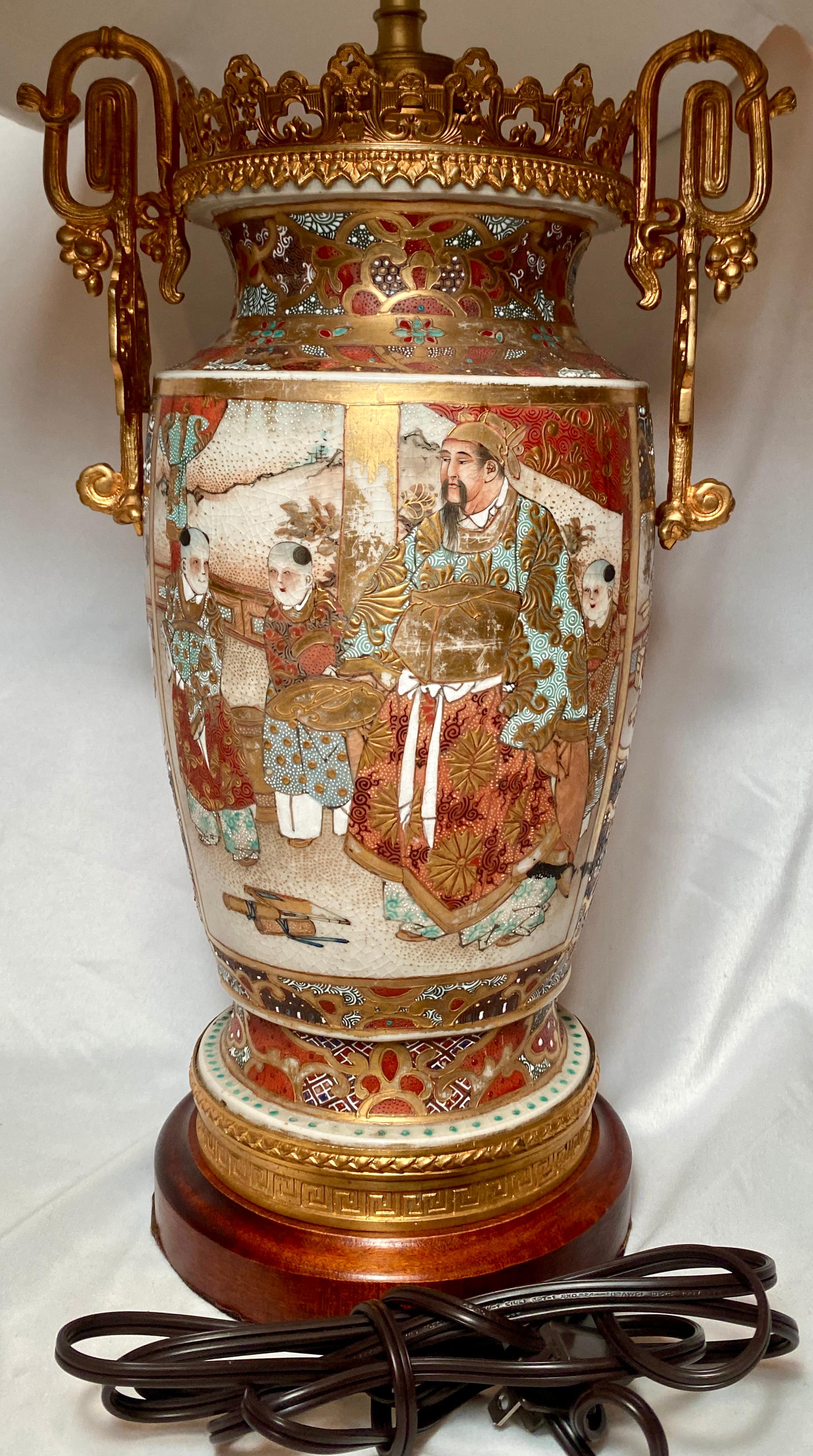 Paire d'urnes en porcelaine japonaise ancienne du 19ème siècle transformées en lampes Bon état - En vente à New Orleans, LA