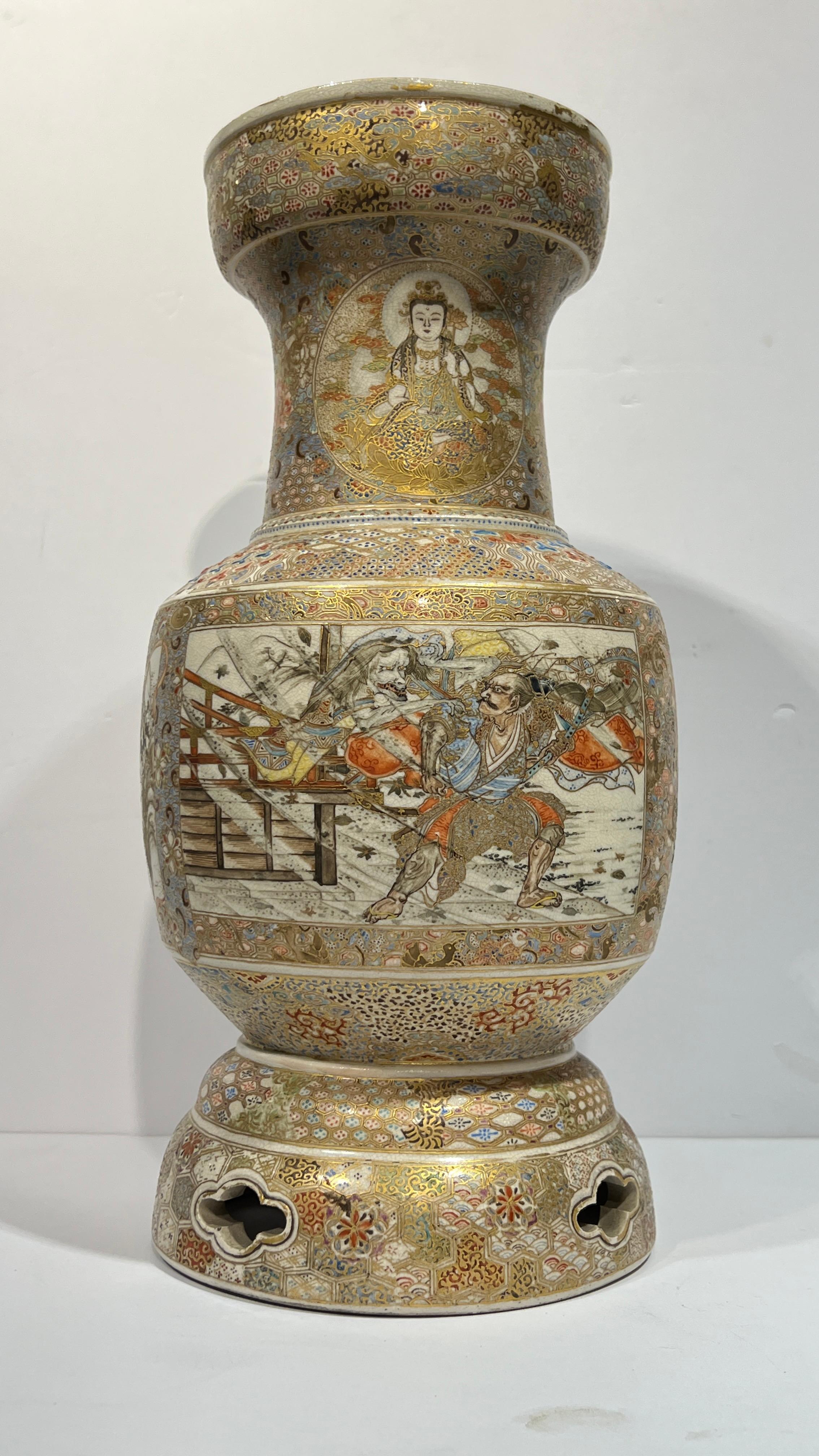 Coppia di antichi vasi Satsuma giapponesi del XIX secolo del periodo Meiji in vendita 4