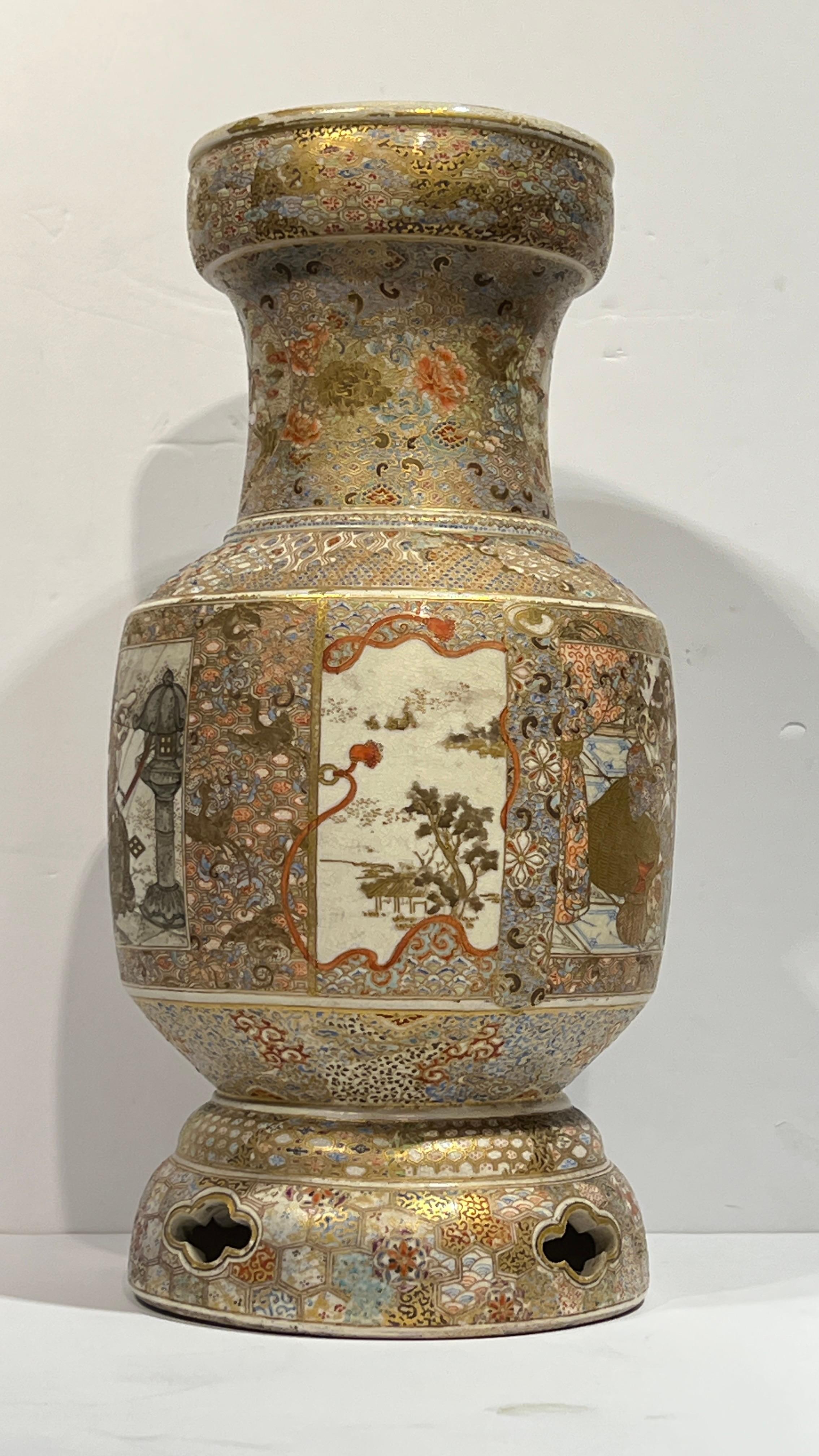 Coppia di antichi vasi Satsuma giapponesi del XIX secolo del periodo Meiji in vendita 1