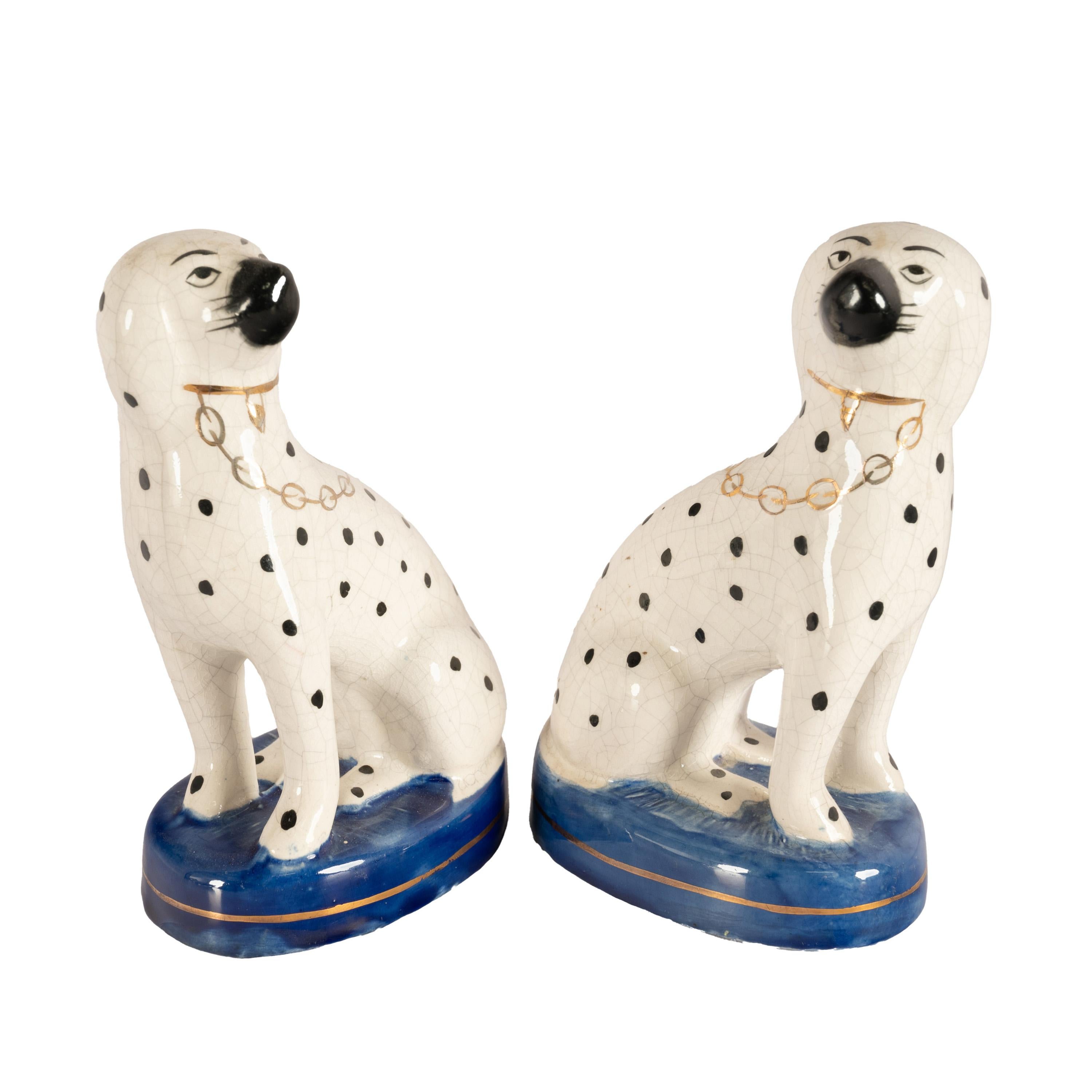 Par de Figurillas Antiguas de Perro de Cerámica Dálmata de Staffordshire del Siglo XIX 1850 Victoriano en venta