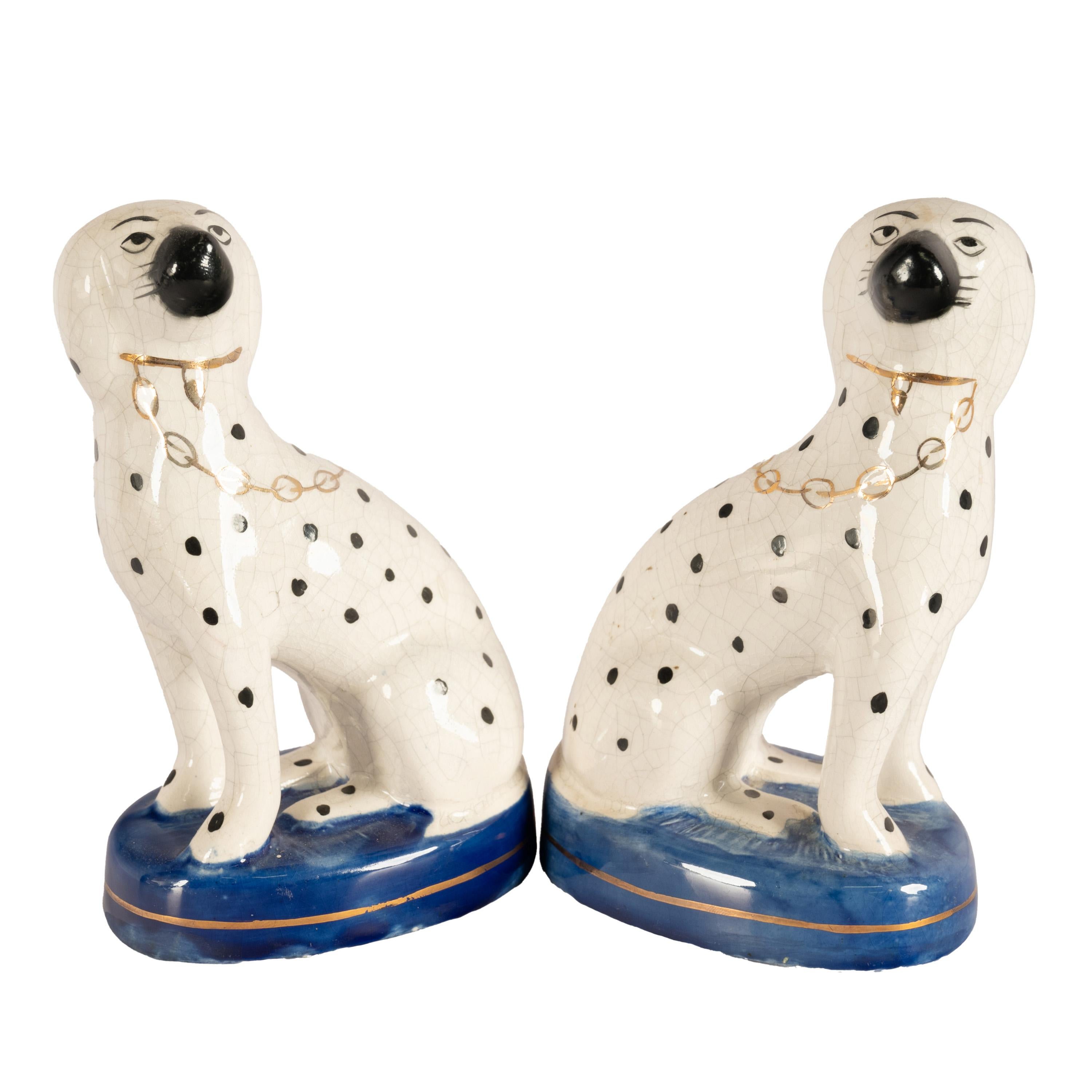 Par de Figurillas Antiguas de Perro de Cerámica Dálmata de Staffordshire del Siglo XIX 1850 Mediados del siglo XIX en venta
