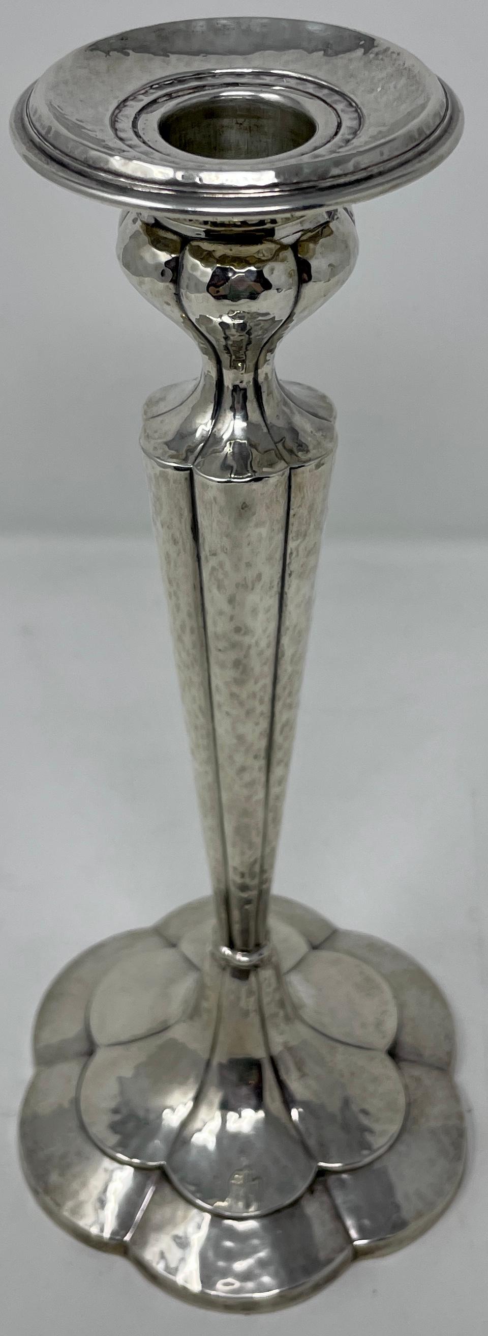 Martellato Coppia Antica Americana J.S. & Co. Candelieri in argento, circa 1900 in vendita