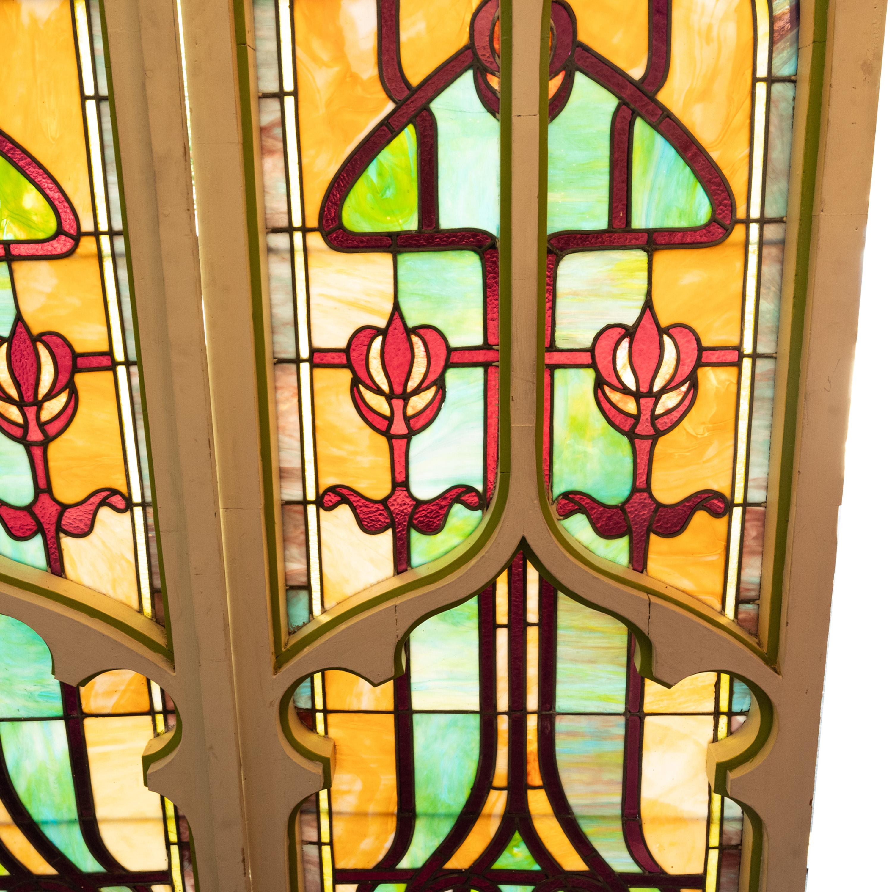 Par de Antiguas Vidrieras Americanas Puertas Góticas Art Nouveau Ventanas Povey Bros en venta 3