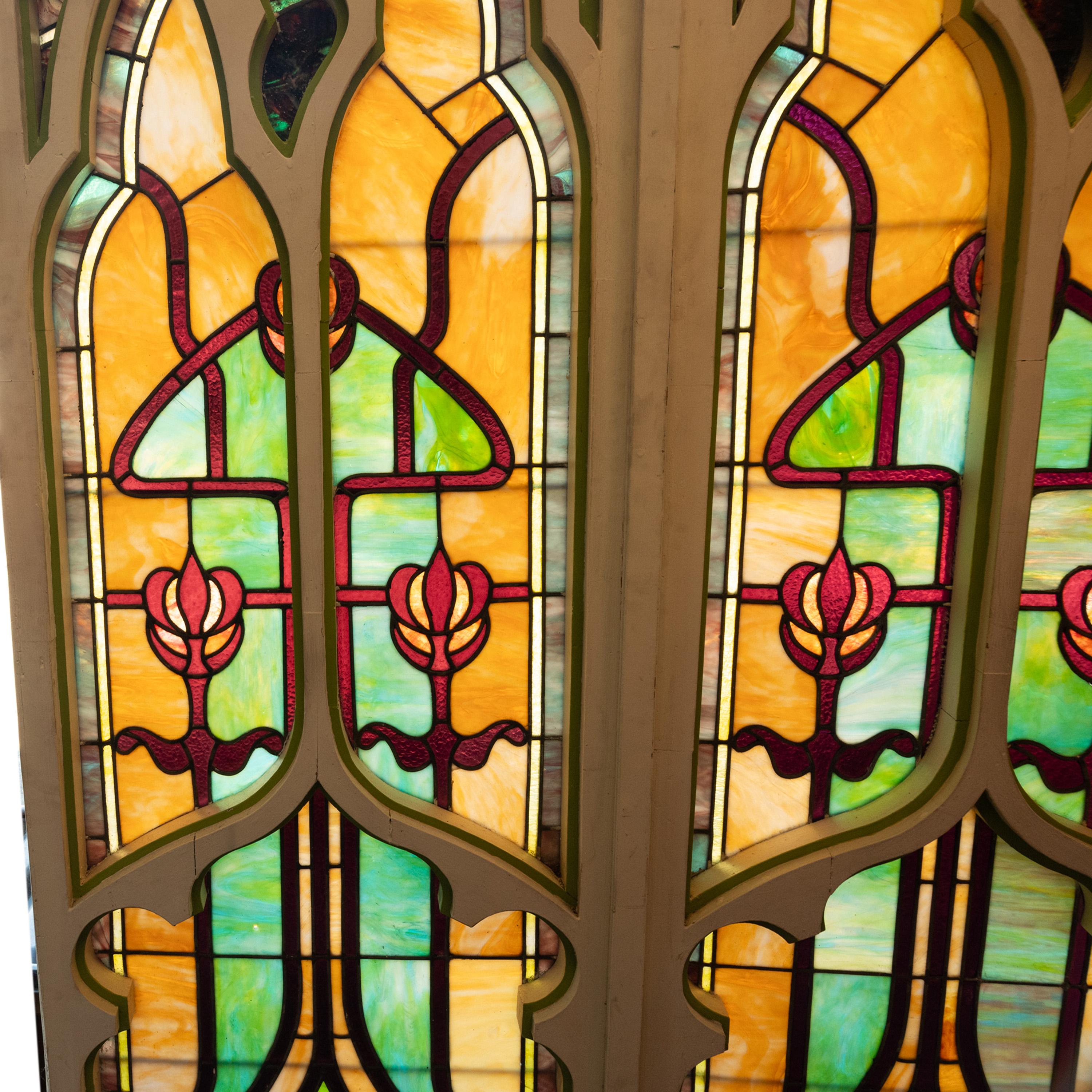 Par de Antiguas Vidrieras Americanas Puertas Góticas Art Nouveau Ventanas Povey Bros en venta 4