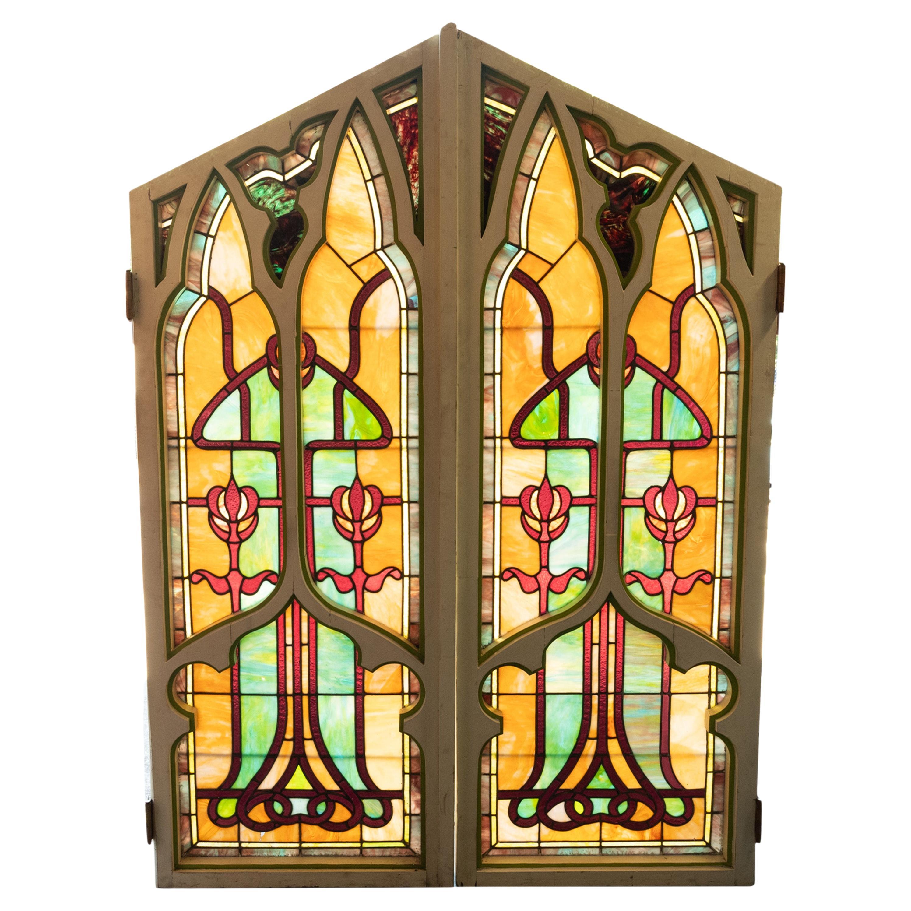 Paar antike amerikanische gotische Jugendstil-Türen aus Buntglas im Stil des Jugendstils Povey Bros