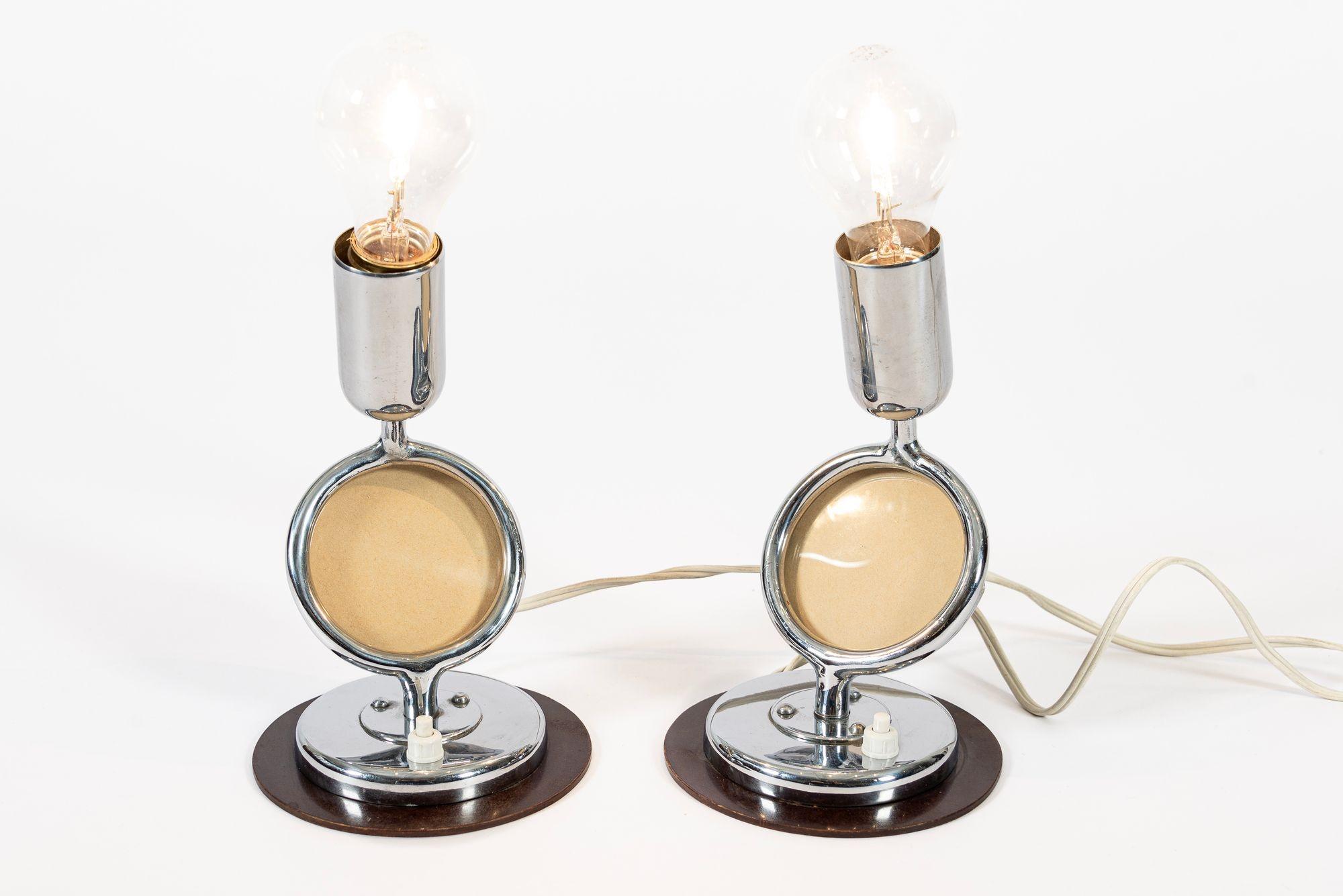 Pareja de Lámparas de Mesa Antiguas Art Decó Bauhaus con Insertos de Cristal para Fotos en Bueno estado para la venta en Detroit, MI