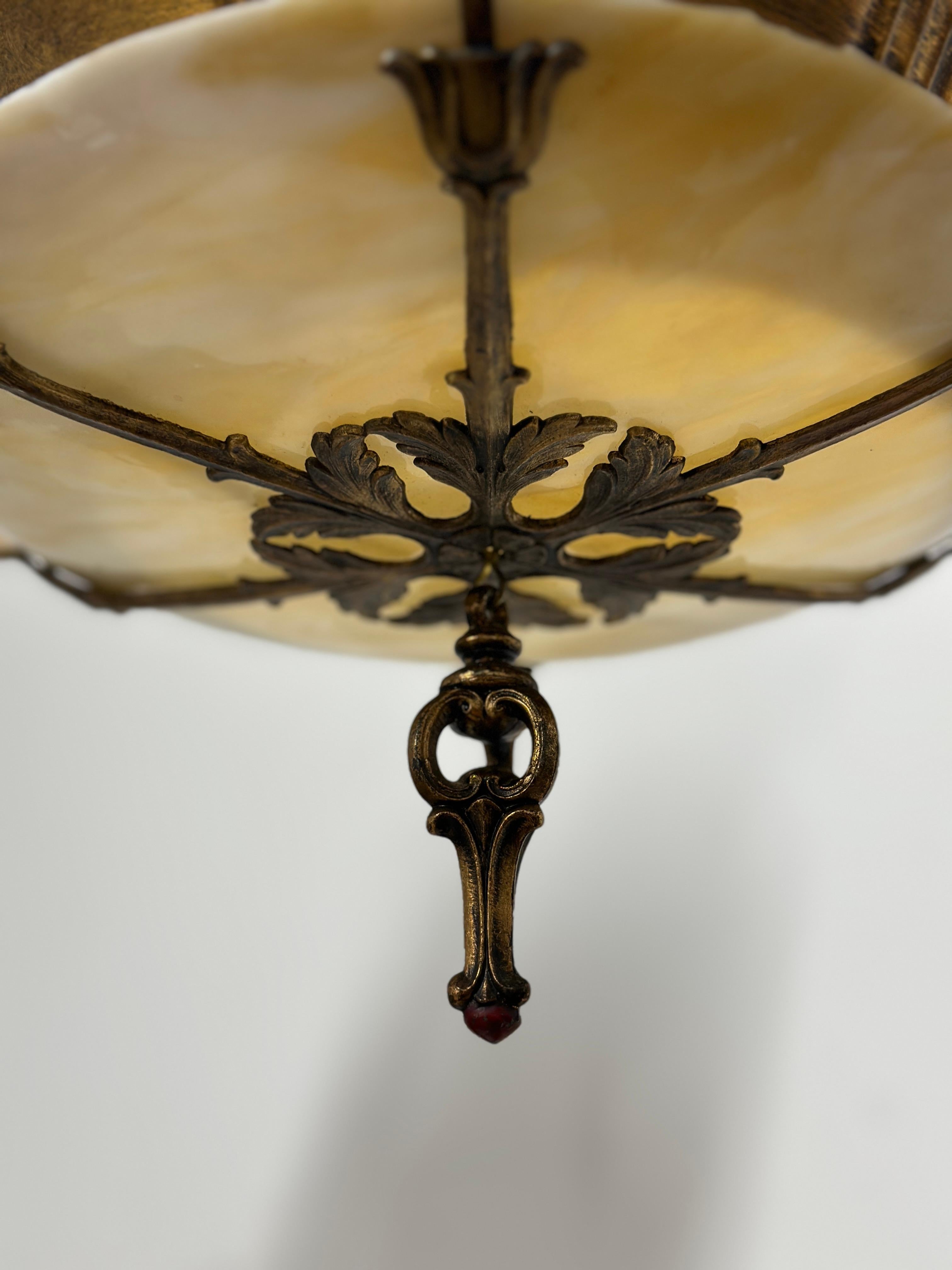 Porcelaine Paire de plafonniers Art Déco anciens en verre opalin Duplexalite en vente