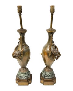 Par de lámparas de mesa antiguas de estilo Art Nouveau, de bronce y mármol, inspiradas en Auguste Moreau