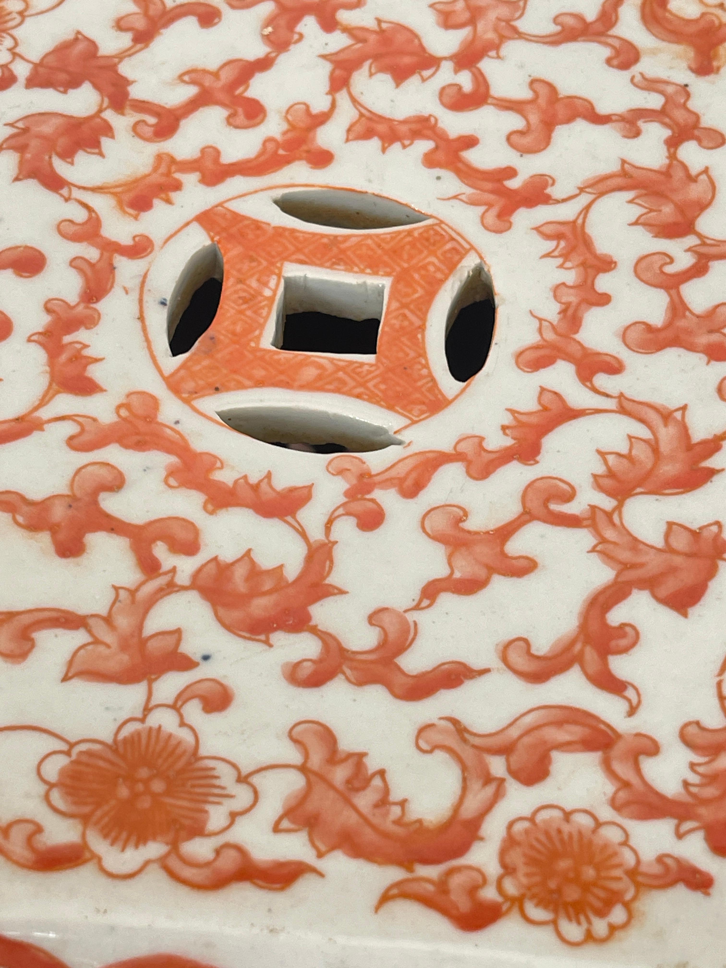 Paire de tabourets de jardin octogonaux asiatiques anciens, couleur blanc cassé et saumon, Hong Kong en vente 4